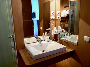 Badezimmer 01 klein.jpg