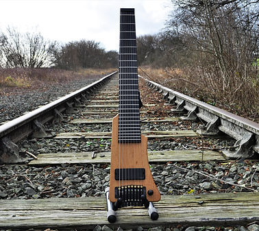 Manton Customs Navigator 8 String Headless Travel Guitar (4).JPG