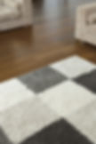 Alfombra en el suelo de madera