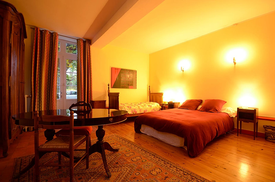 La chambre jaune au brandage à mortagne sur sèvre Chambre désign Jaune