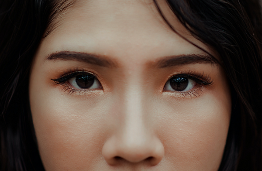 close-up-photography-of-a-woman-792994.p