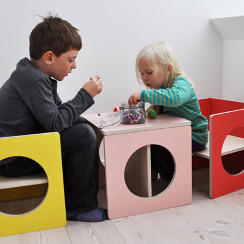 Small design børnemøbler l bord, stol, bænk, reol