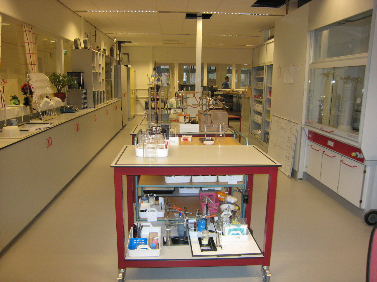 Schoolmeubilalir, werkplaatsinrichting, maatwerk schoolinrichting ... Kabinet interieur