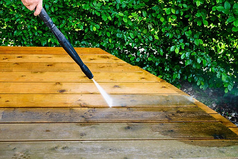 homeguide-power-washing-a-deck-before-an