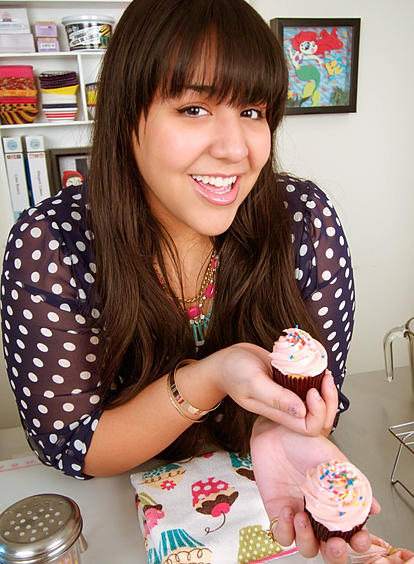 Ant Roman of Nerdache Cakes