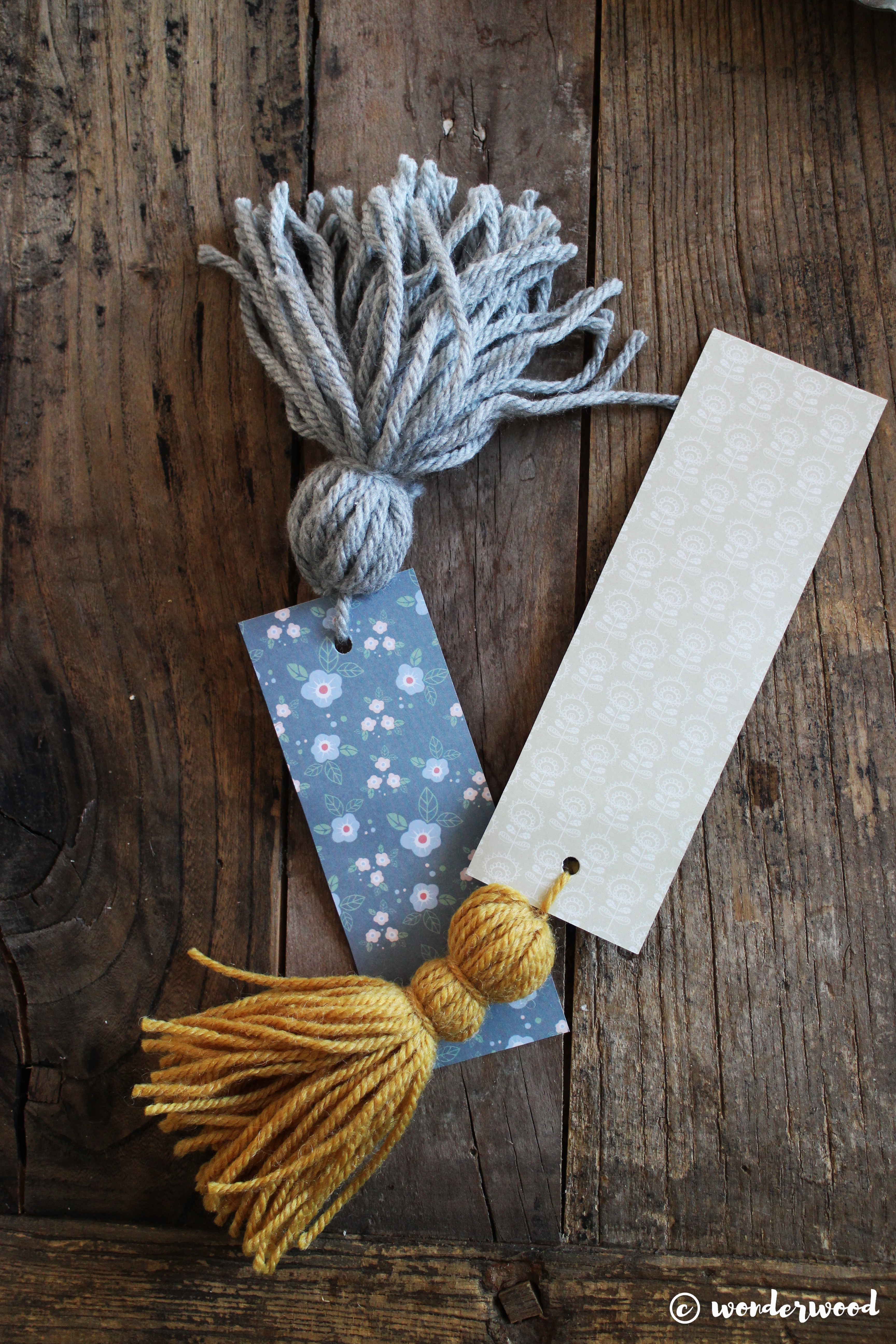 TIPS TIL HJEMMELAGDE JULEGAVER 10: diy bokmerke med dusk // HOMEMADE CHRISTMAS GIFT IDEAS 10: diy tassel bookmark