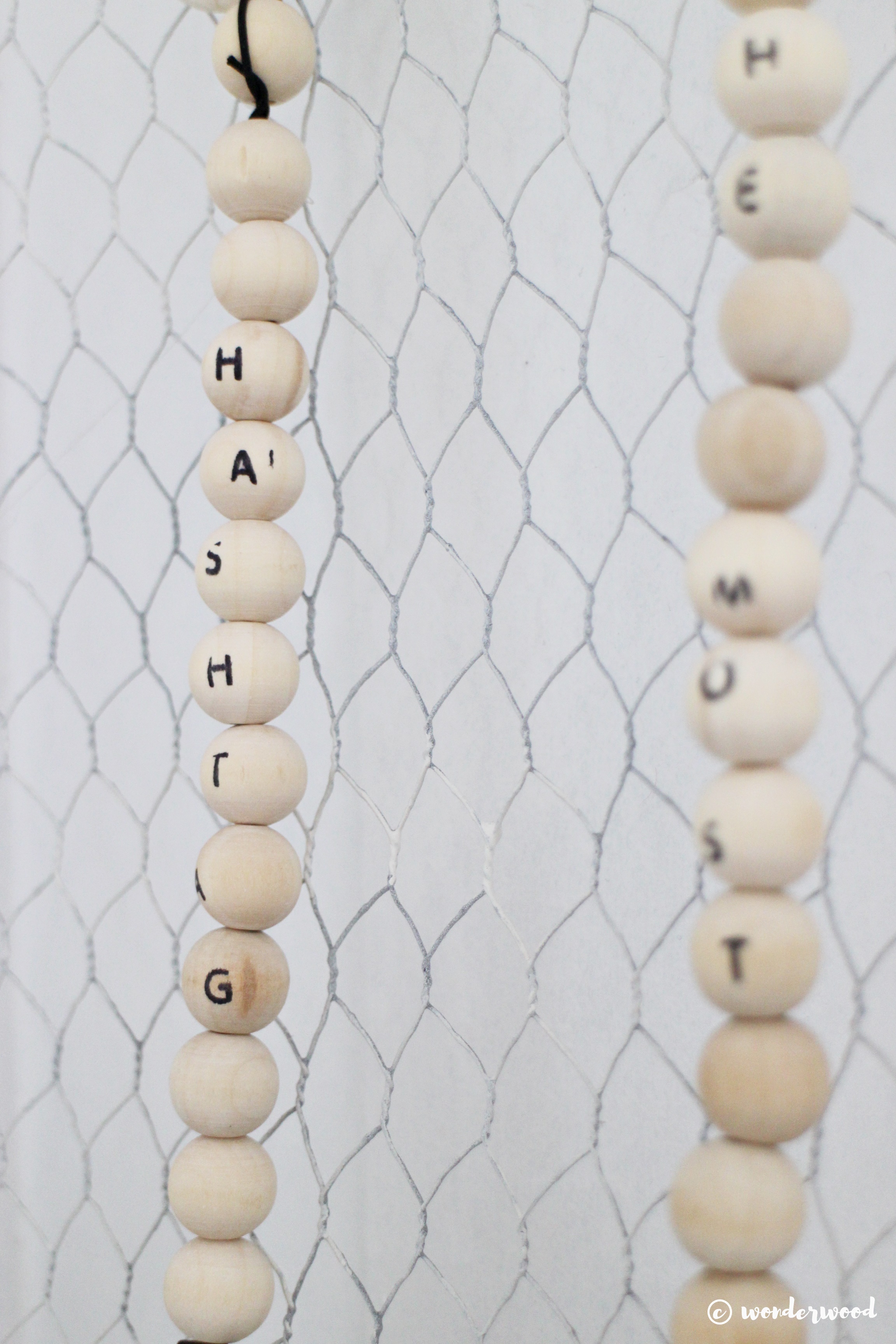 diy henger med trekuler // diy wooden bead hanger