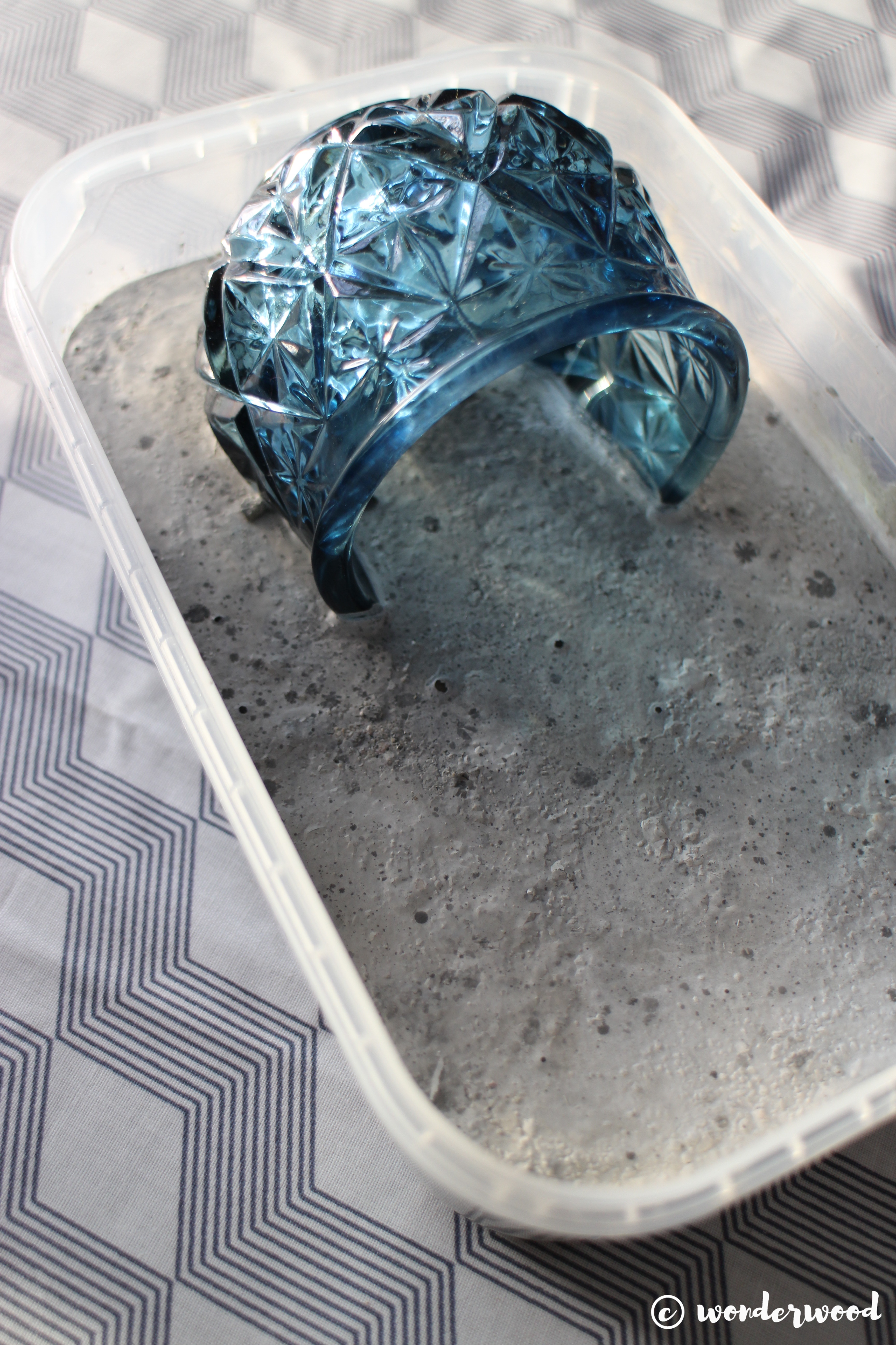 TIPS TIL HJEMMELAGDE JULEGAVER 4: diy vegglysestake i betong // HOMEMADE CHRISTMAS GIFT IDEAS 4: diy concrete wall candle holder