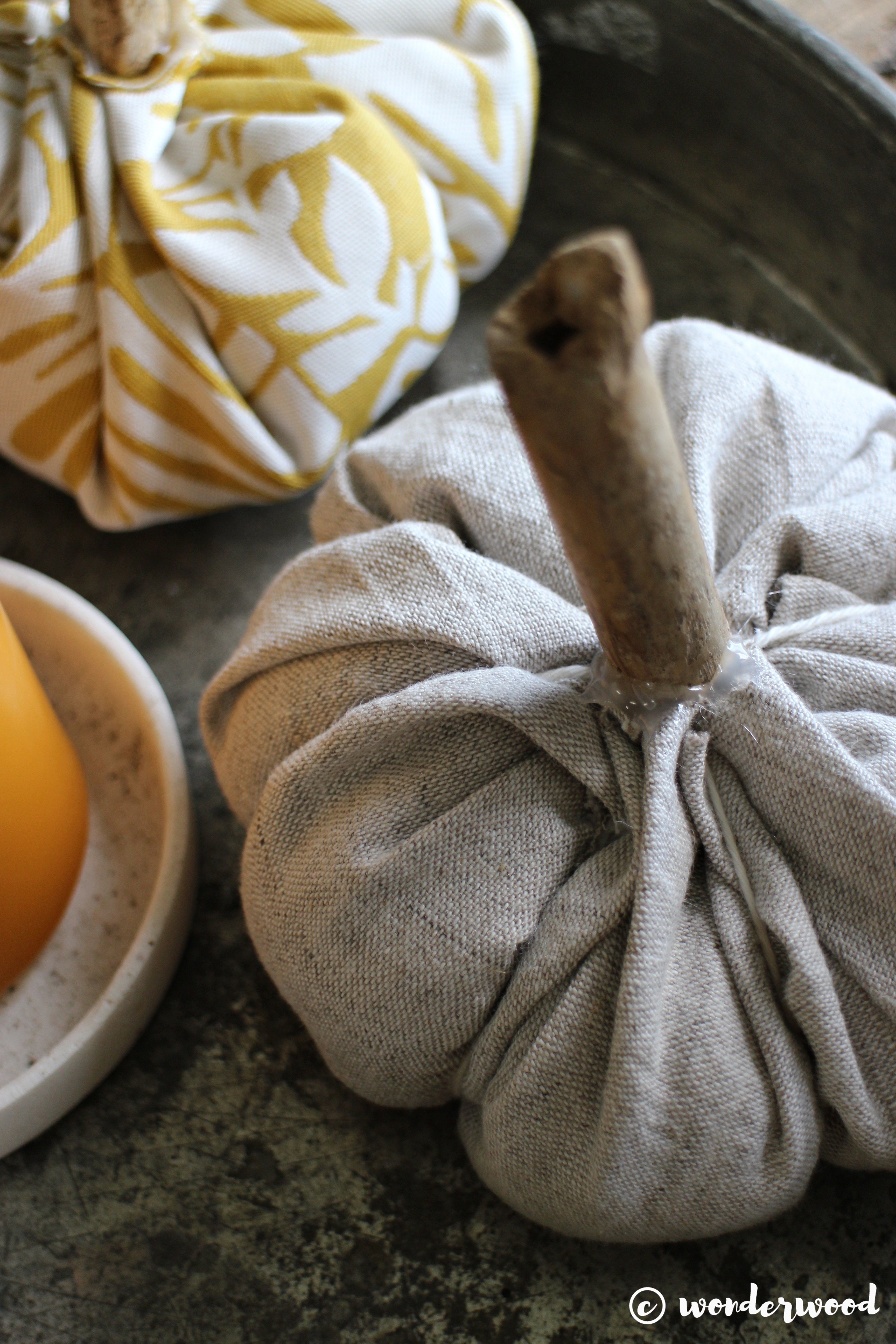 diy gresskar i stoff // diy fabric pumpkins