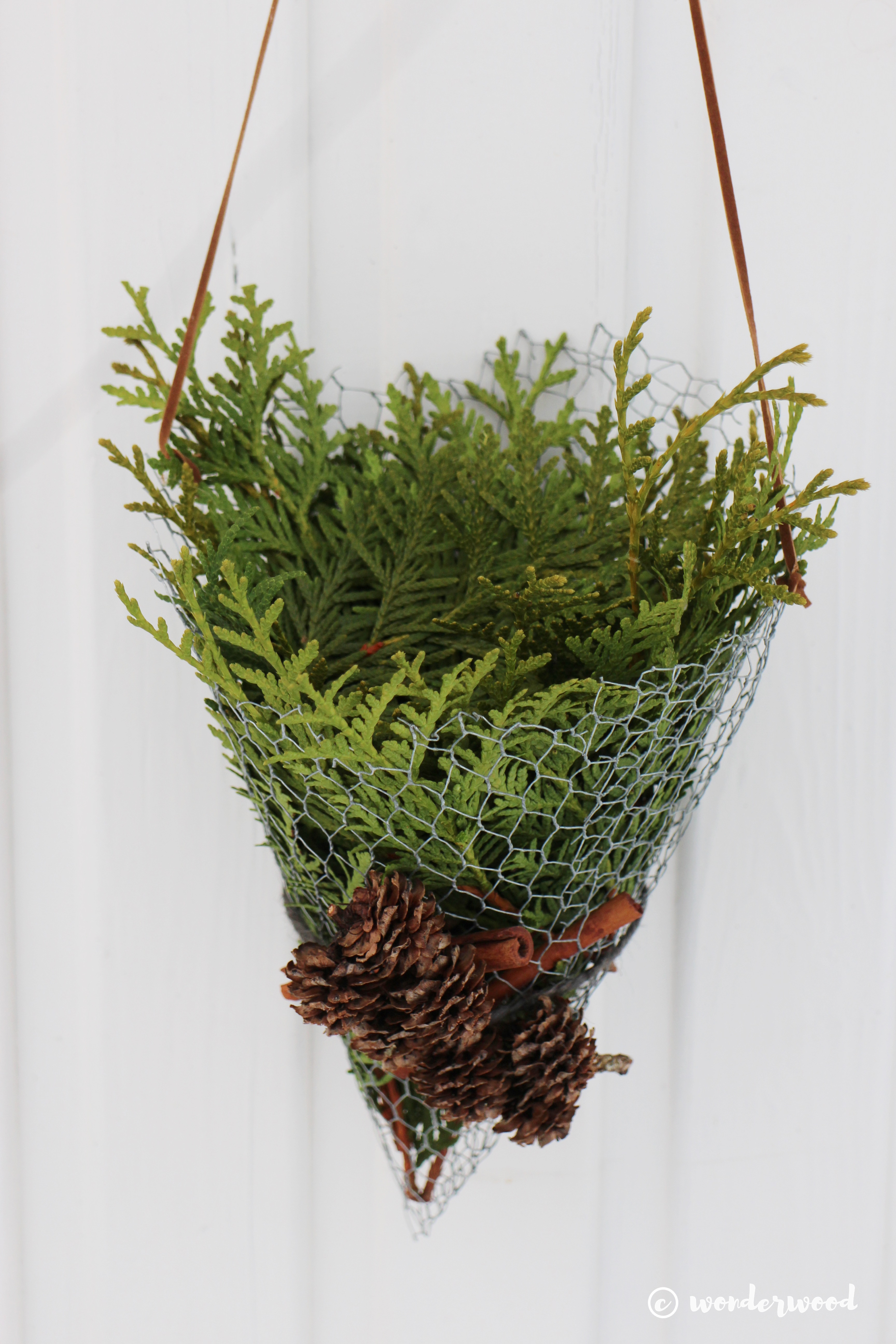 diy kremmerhus av hønsenetting // diy chicken wire cornets