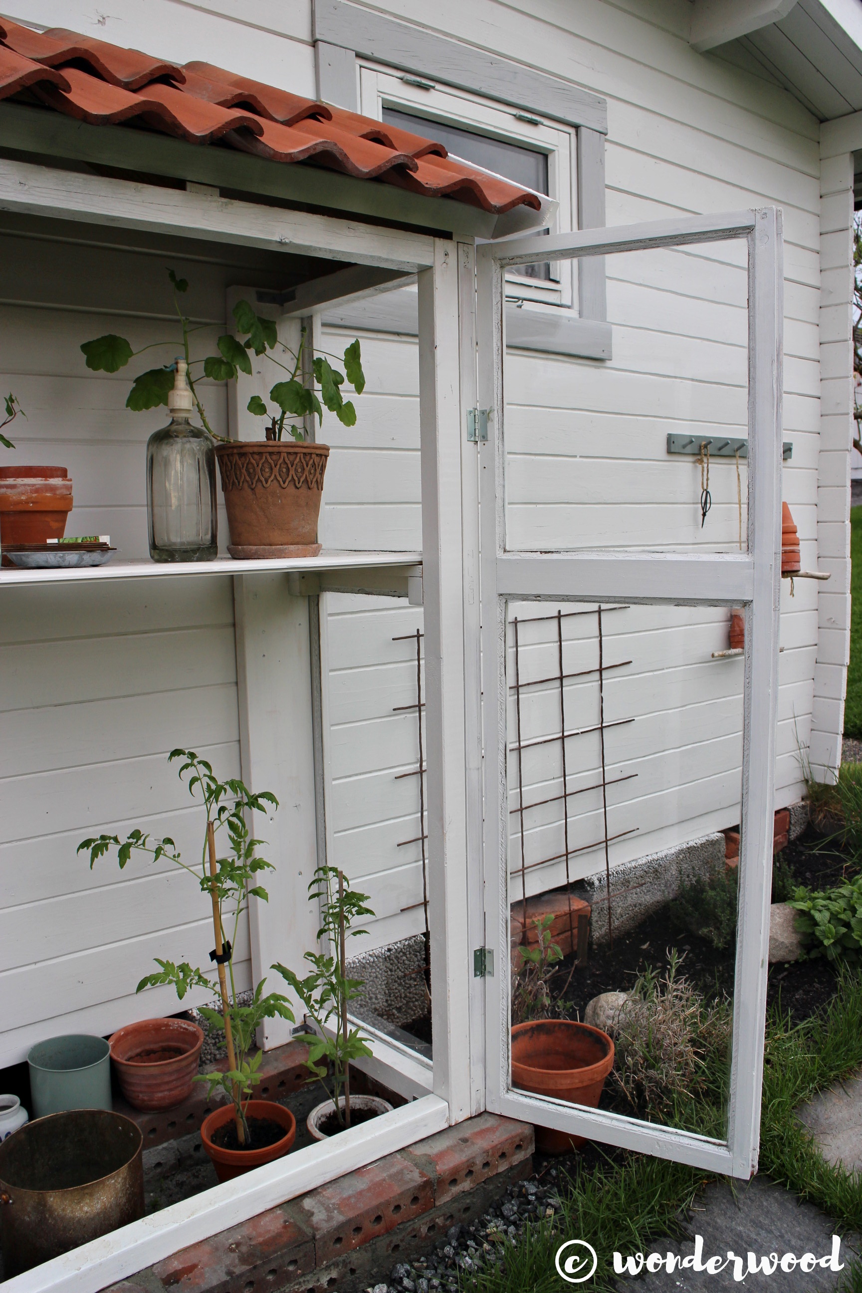 diy drivskap av gamle vinduer // diy mini greenery of old windows