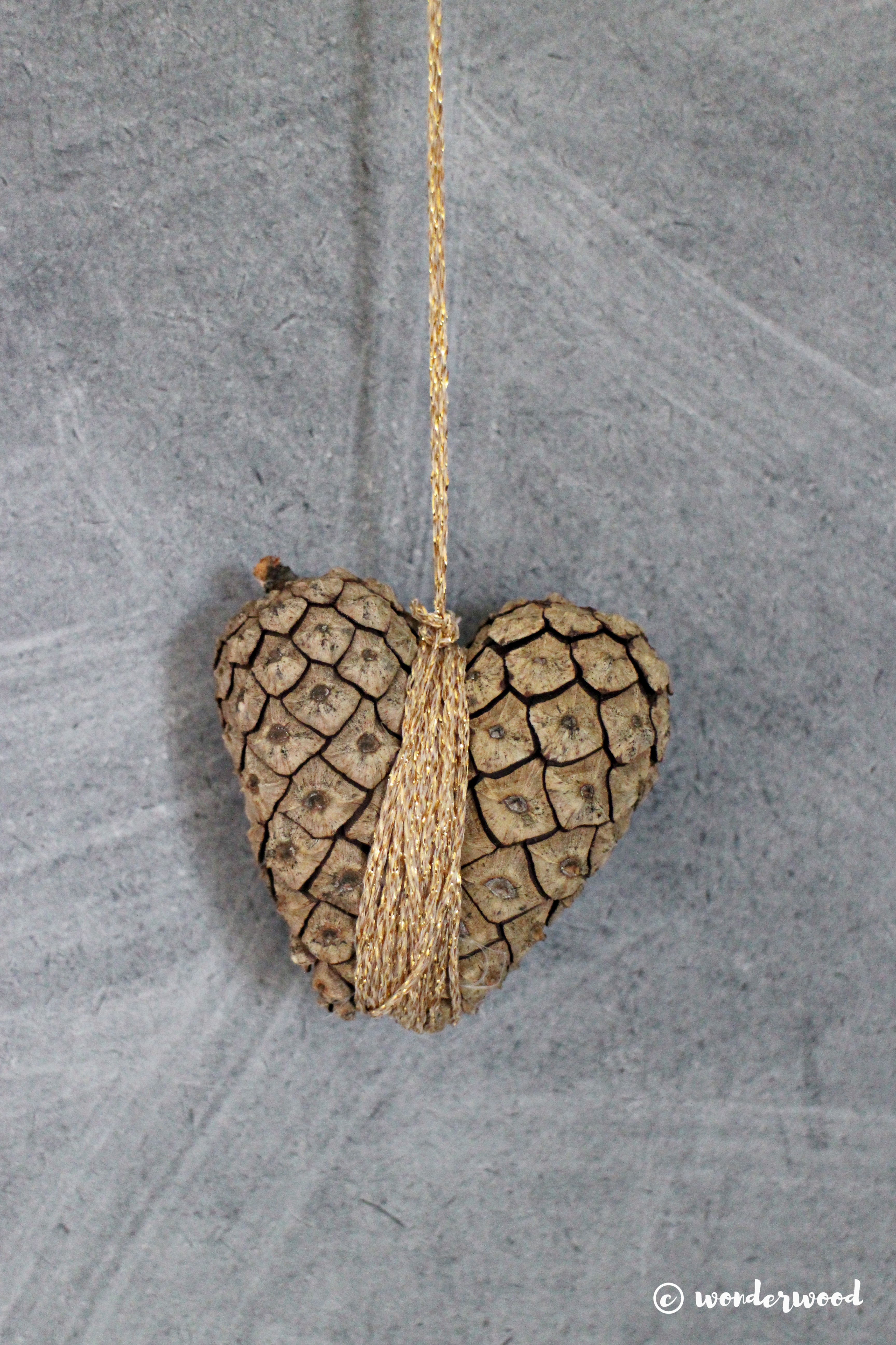 diy konglehjerter // diy pinecone hearts