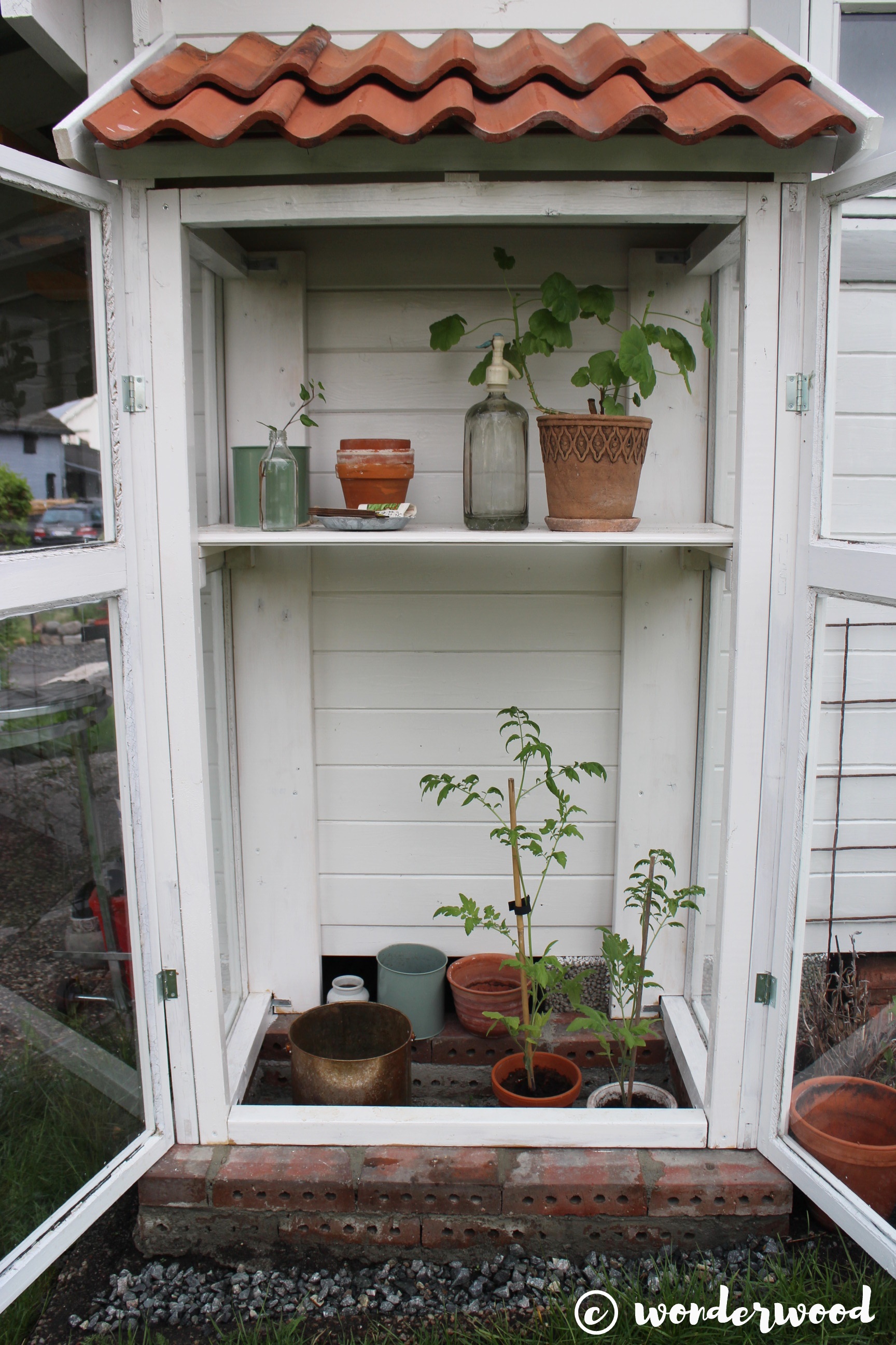 diy drivskap av gamle vinduer // diy mini greenery of old windows