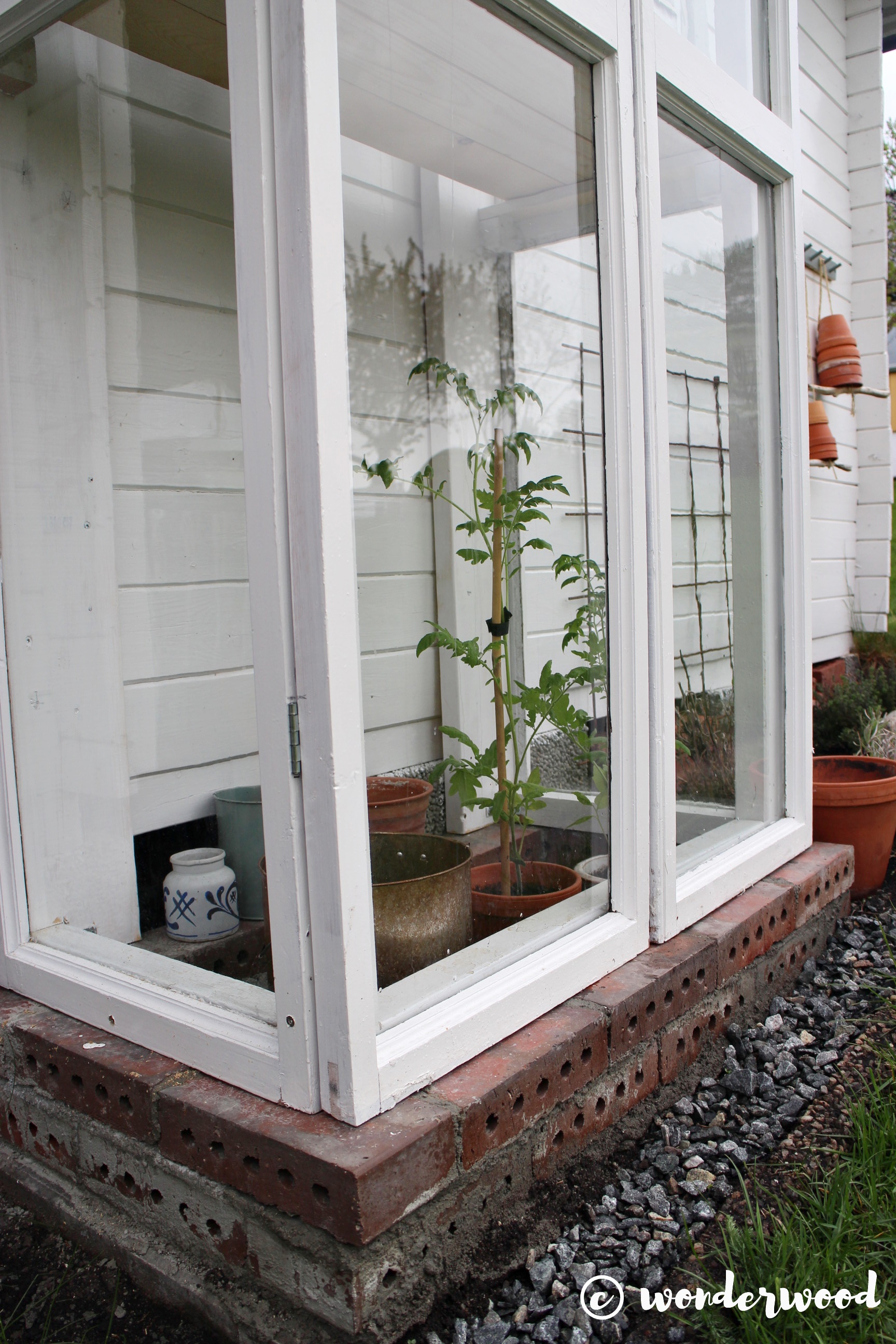 diy drivskap av gamle vinduer // diy mini greenery of old windows
