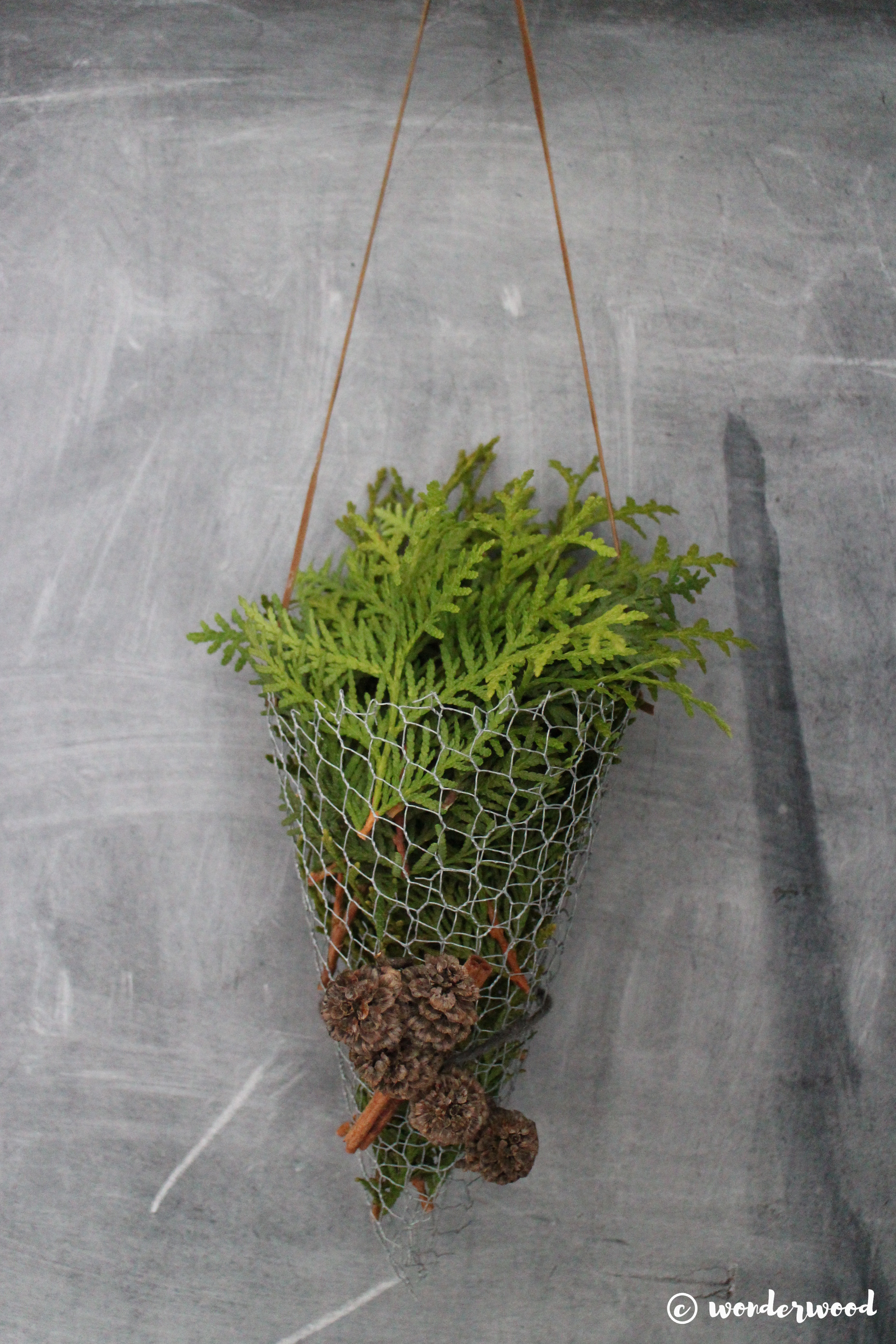 diy kremmerhus av hønsenetting // diy chicken wire cornets