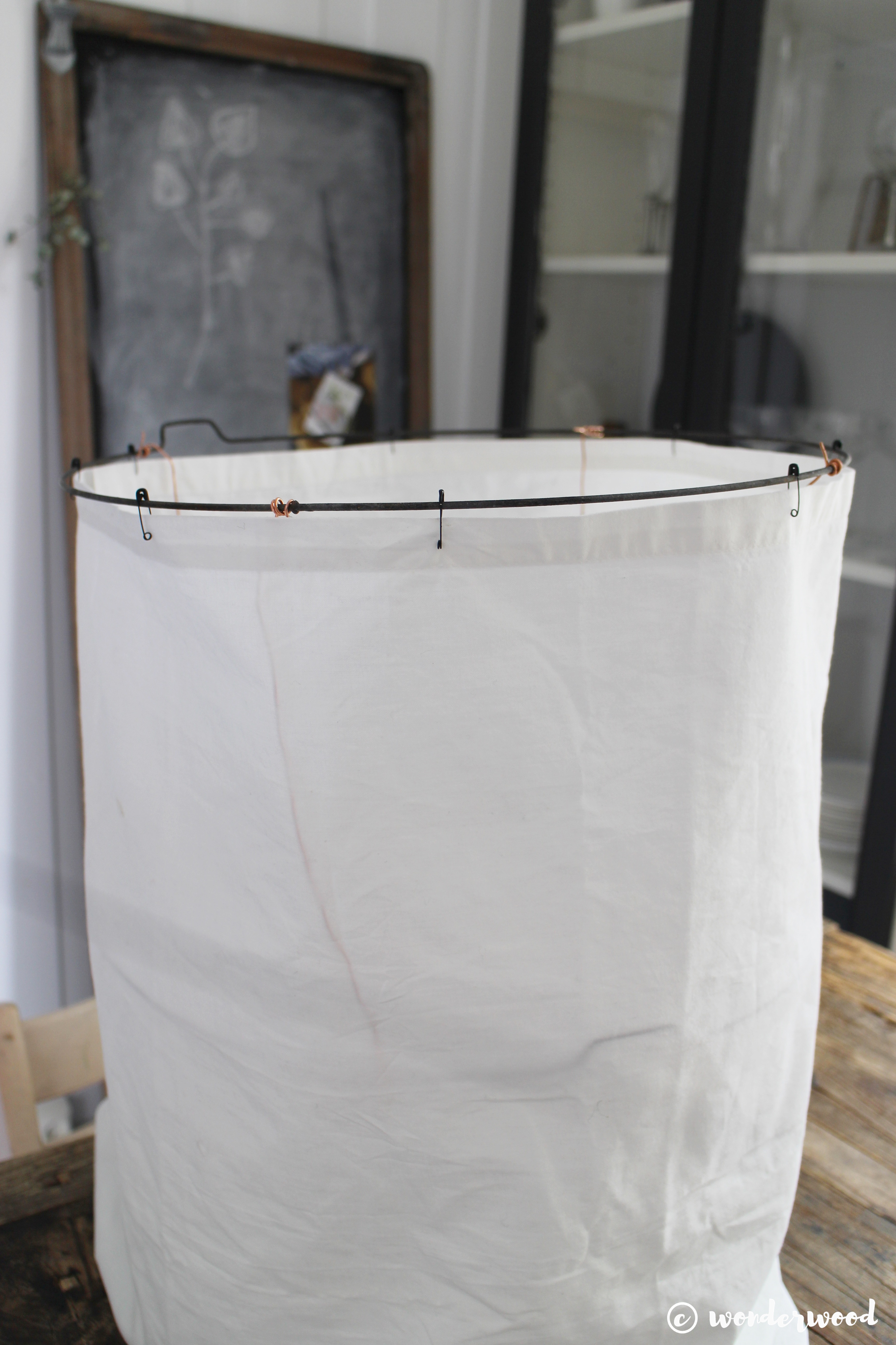 diy rustikk gjenbrukslampe // diy rustic fabric lamp