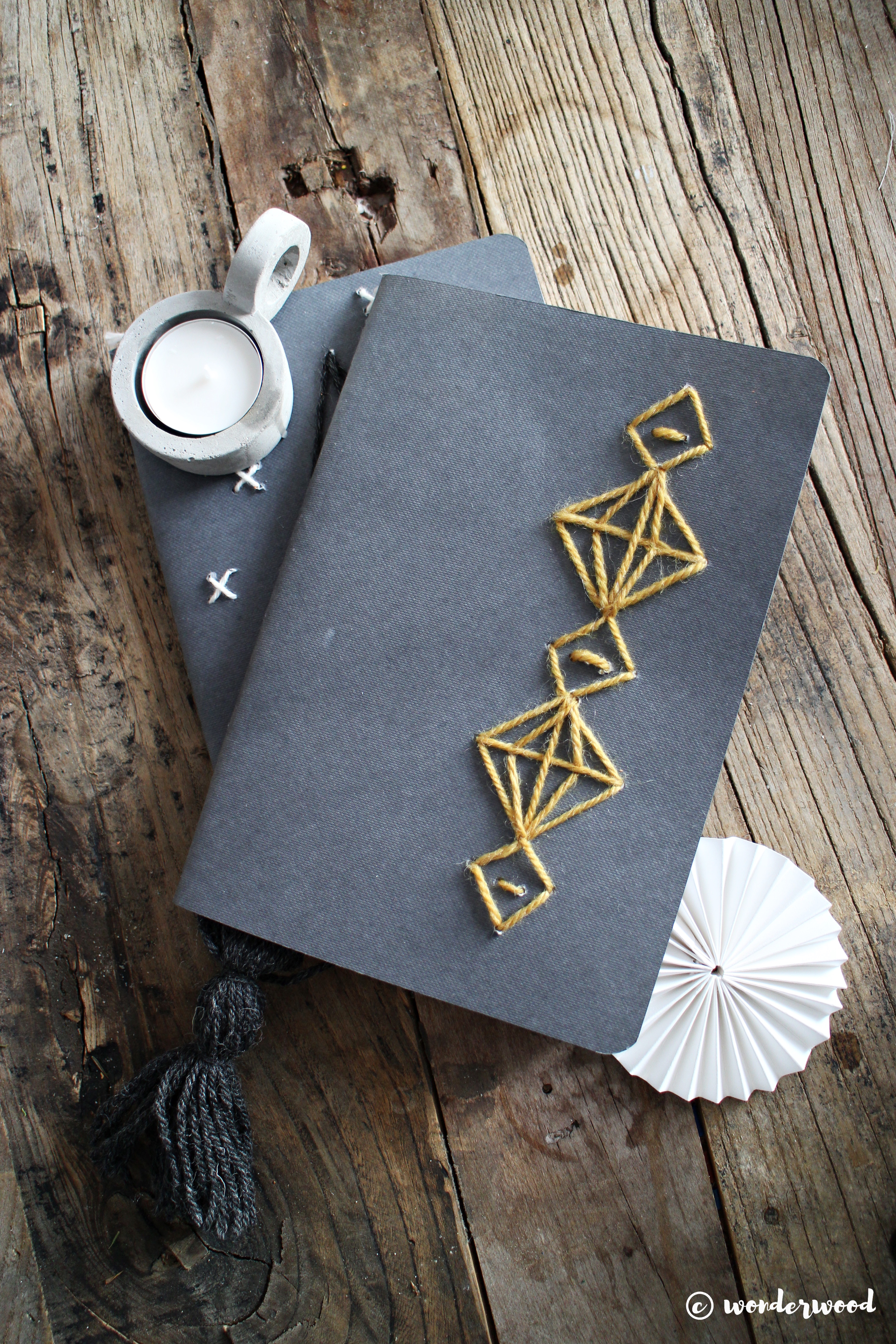 TIPS TIL HJEMMELAGDE JULEGAVER 5: diy broderte notatbøker // HOMEMADE CHRISTMAS GIFTS IDEAS 5: diy embroidered notebooks