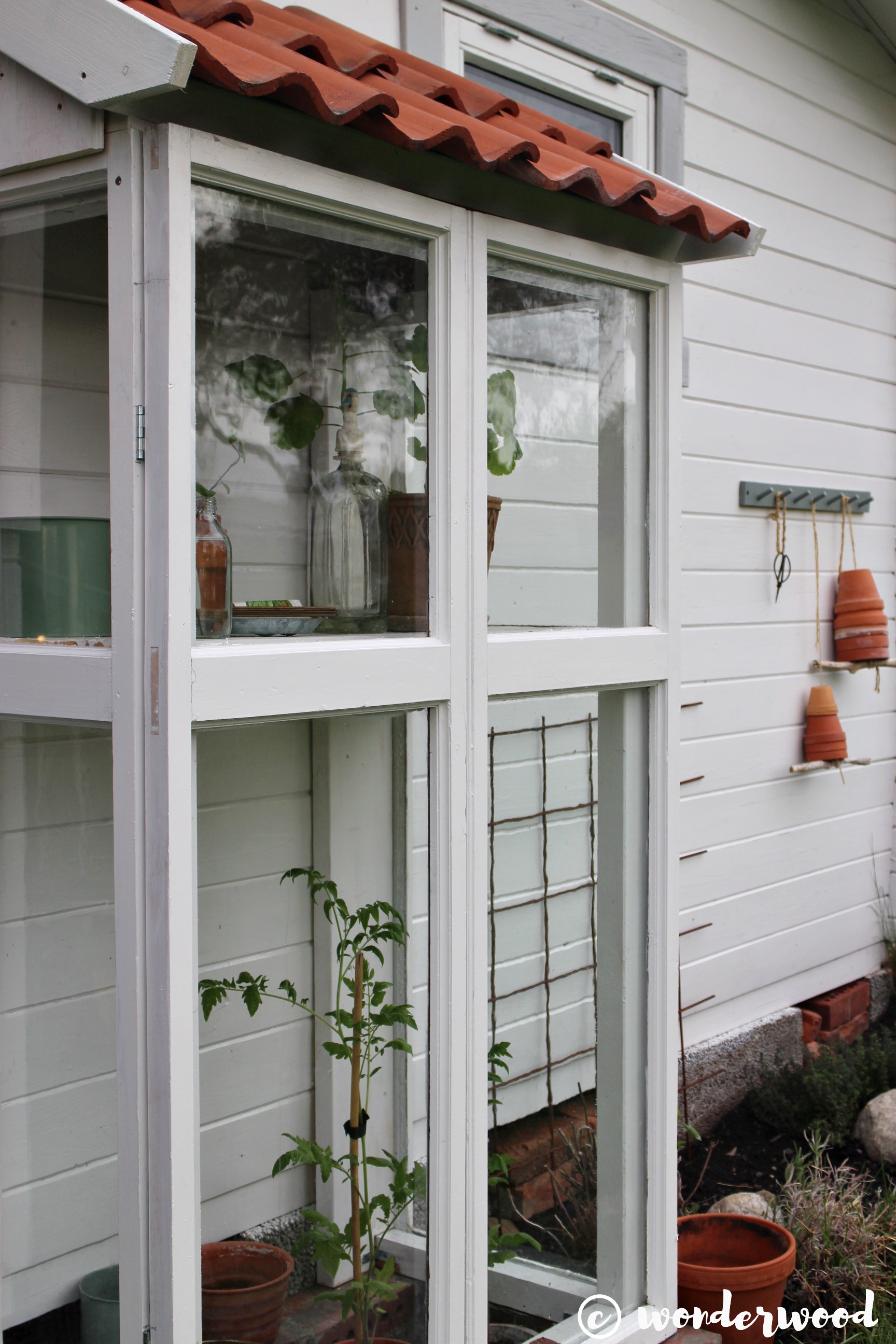 diy drivskap av gamle vinduer // diy mini greenery of old windows