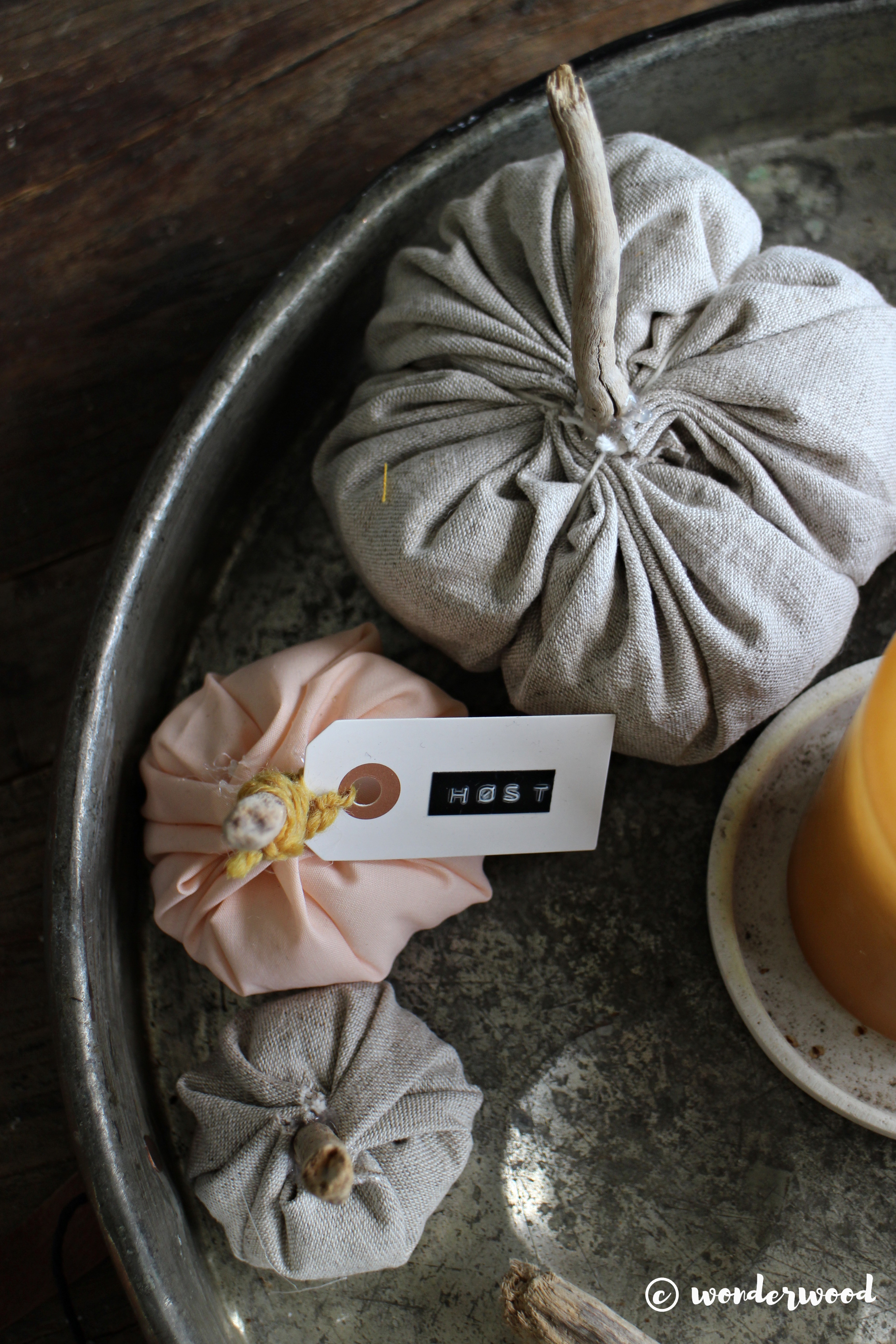 diy gresskar i stoff // diy fabric pumpkins