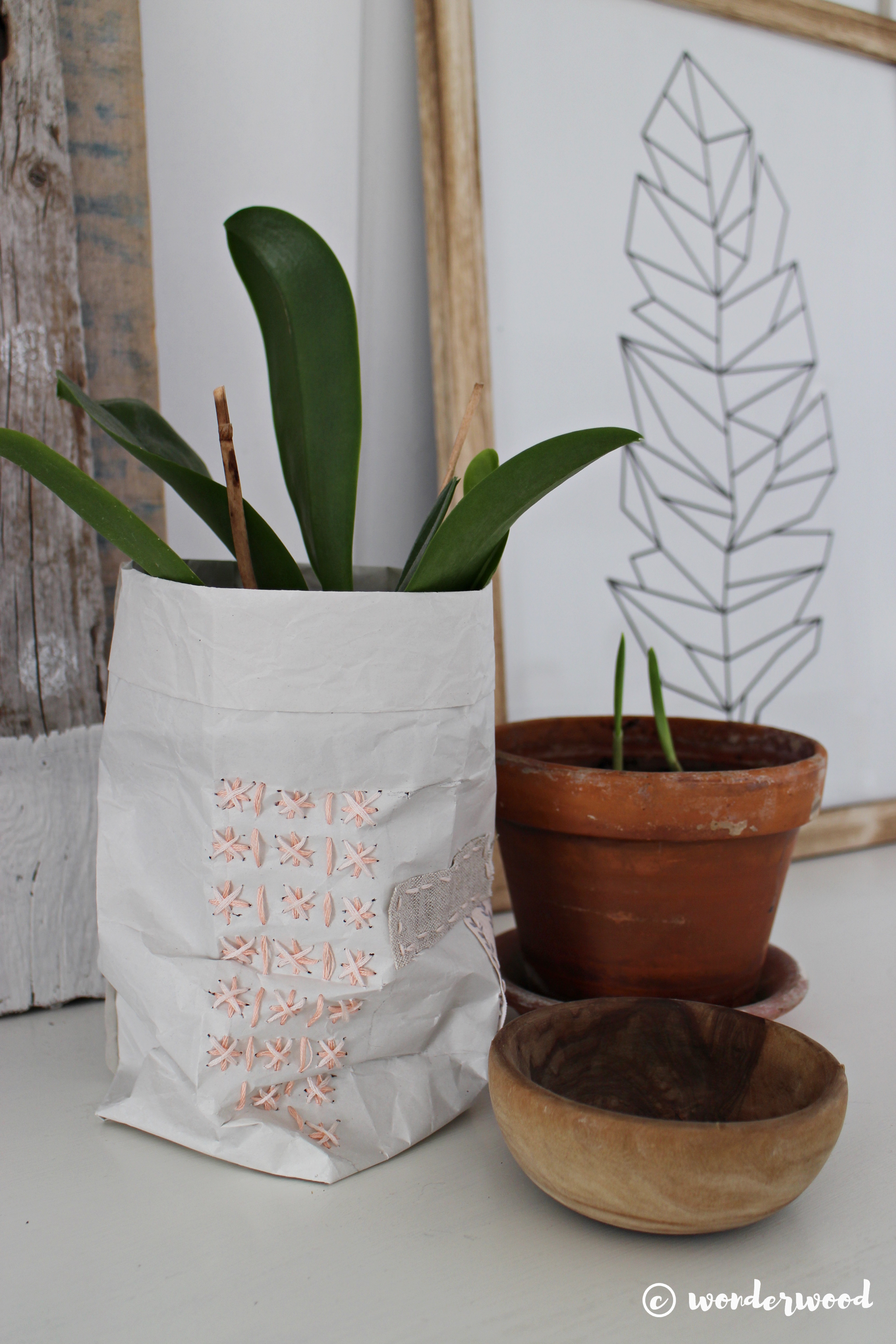 diy broderte papirposer // diy embroidered paper bags (Monthly Makers)
