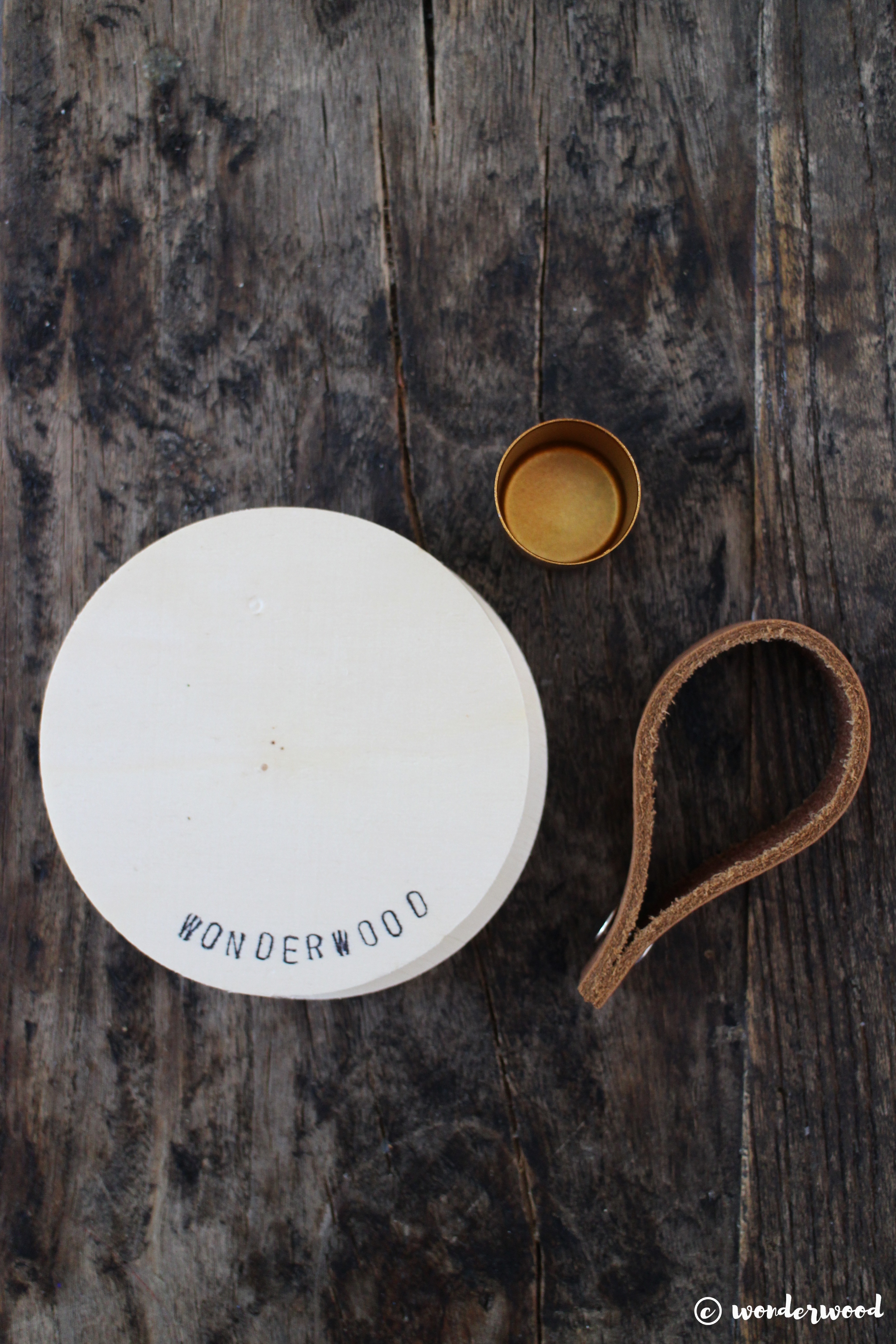 diy lysestake i tre // diy wooden candle holder