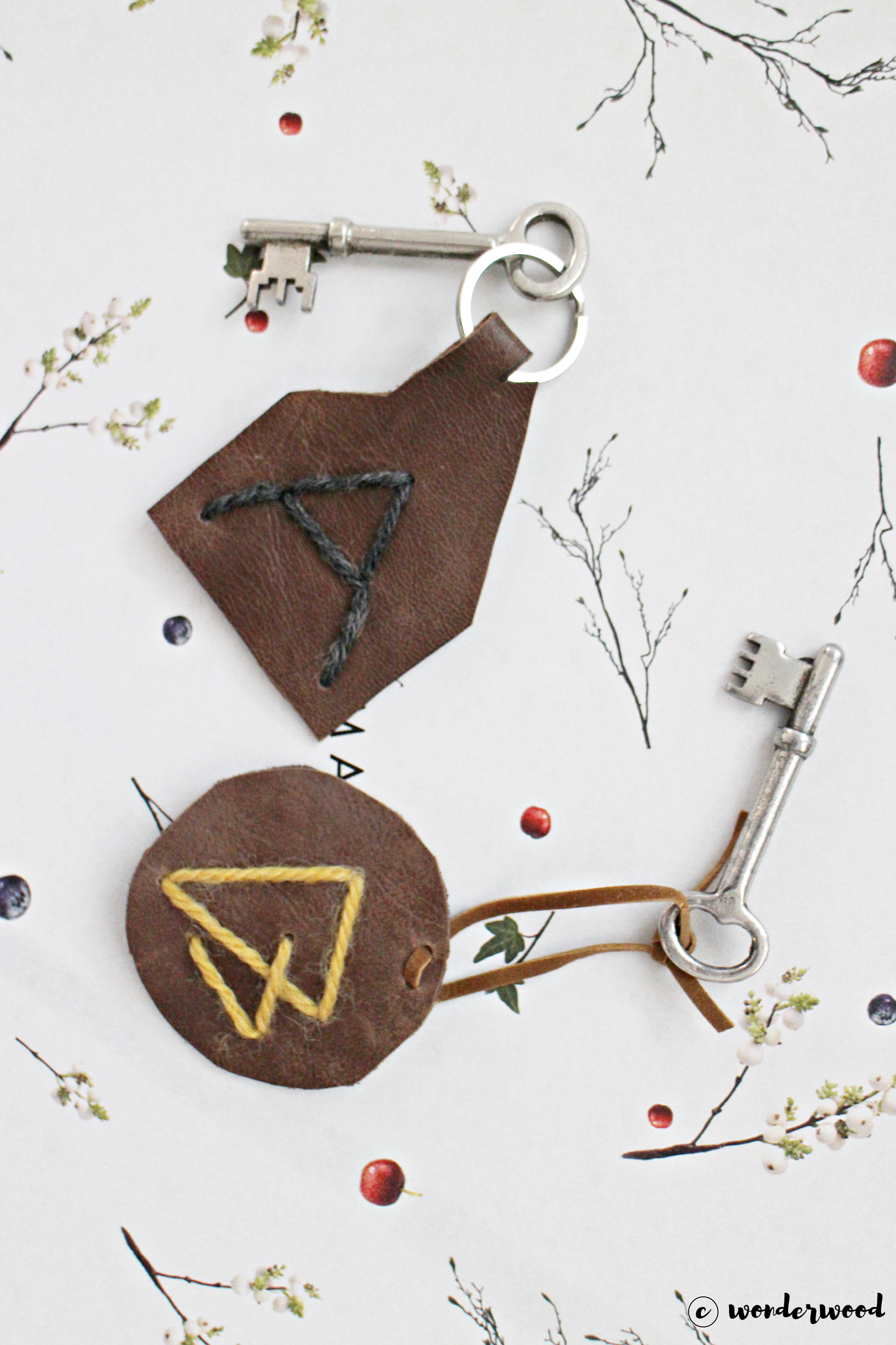Tips til hjemmelagde julegaver 8: diy nøkkelanheng i skinn // Homemade Christmas gift ideas 8: diy leather keychain