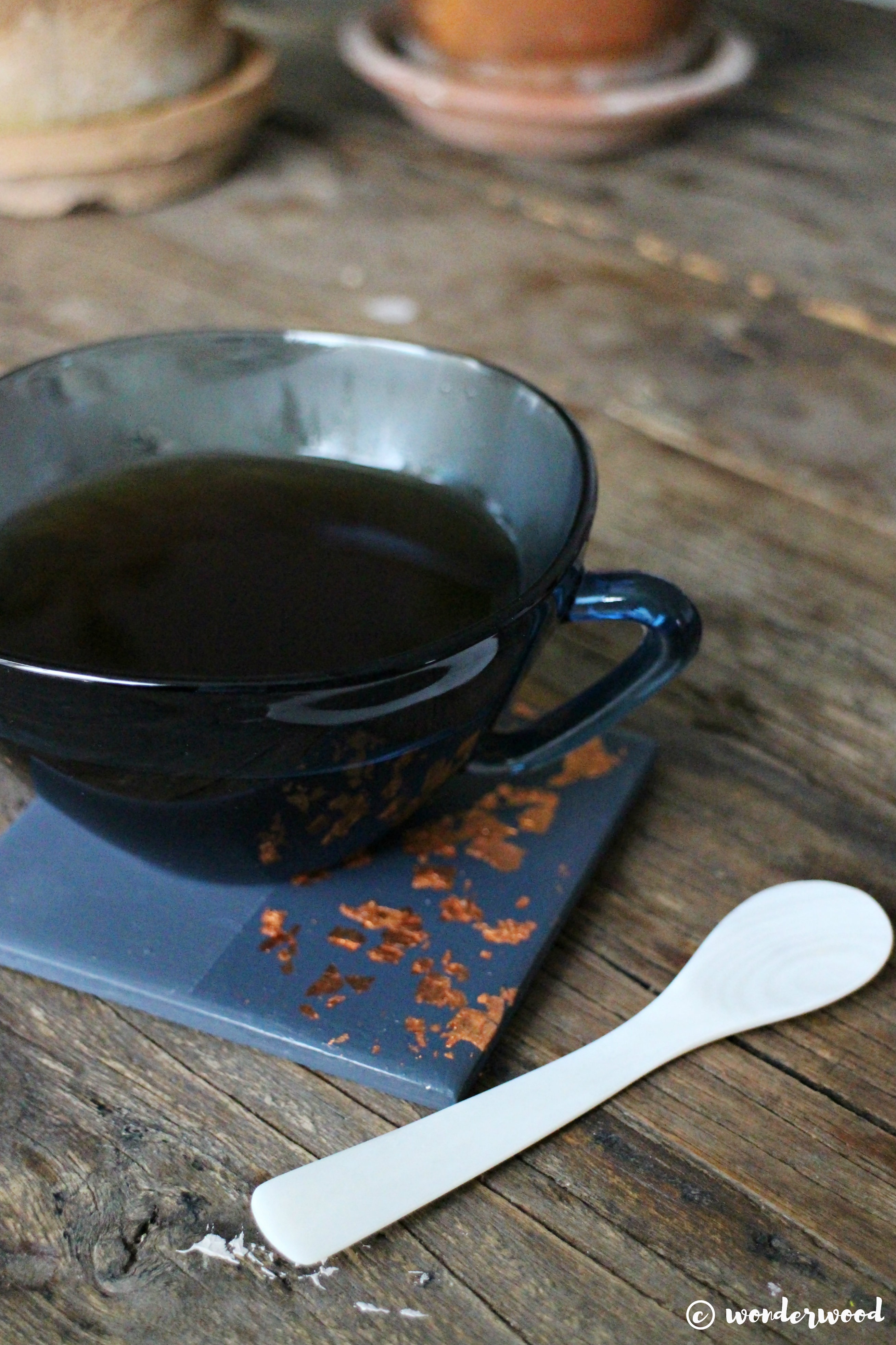 TIPS TIL HJEMMELAGDE JULEGAVER 1: diy kobberblad coasters // HOMEMADE CHRISTMAS GIFT IDEA 1: diy copper leaf coasters