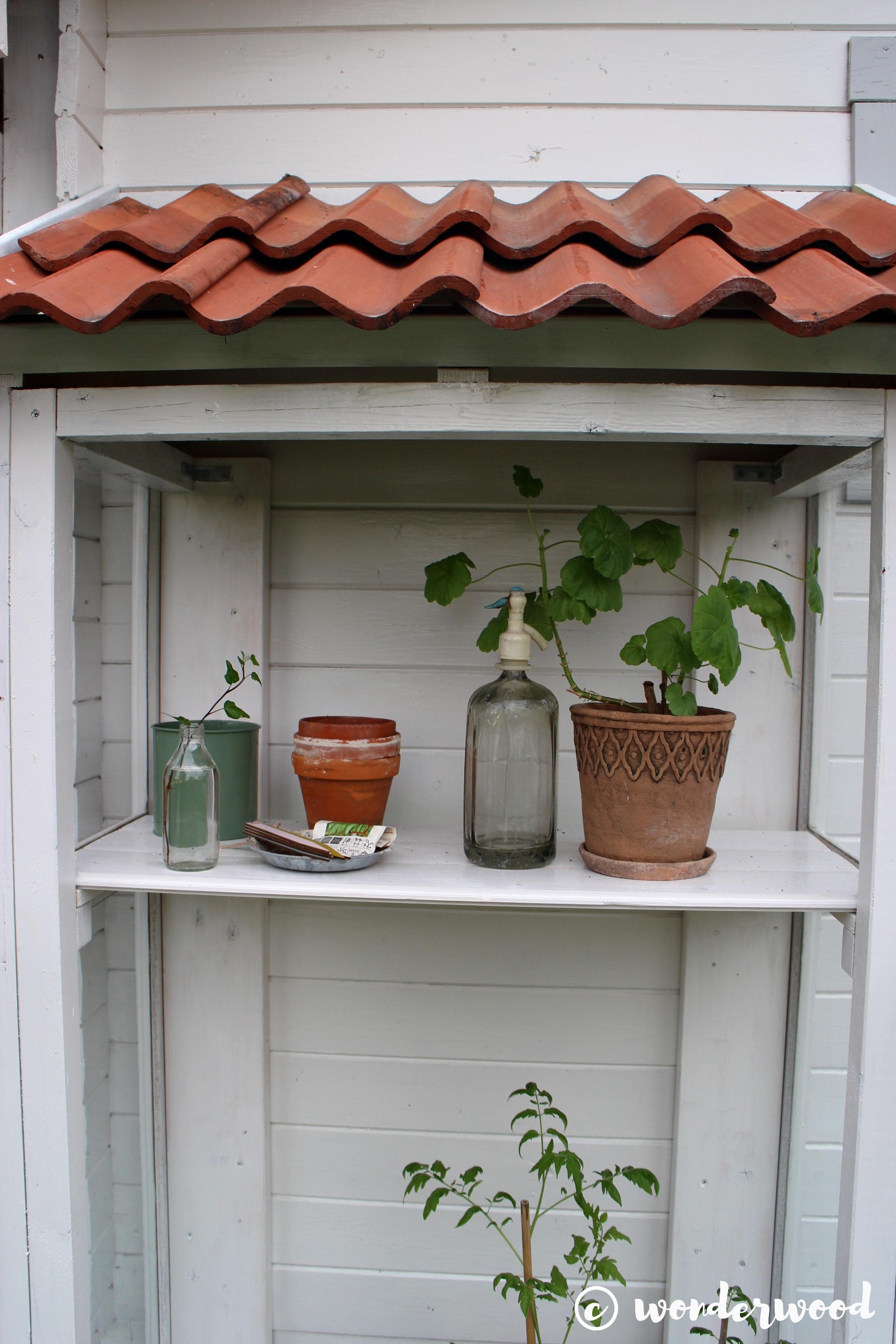diy drivskap av gamle vinduer // diy mini greenery of old windows