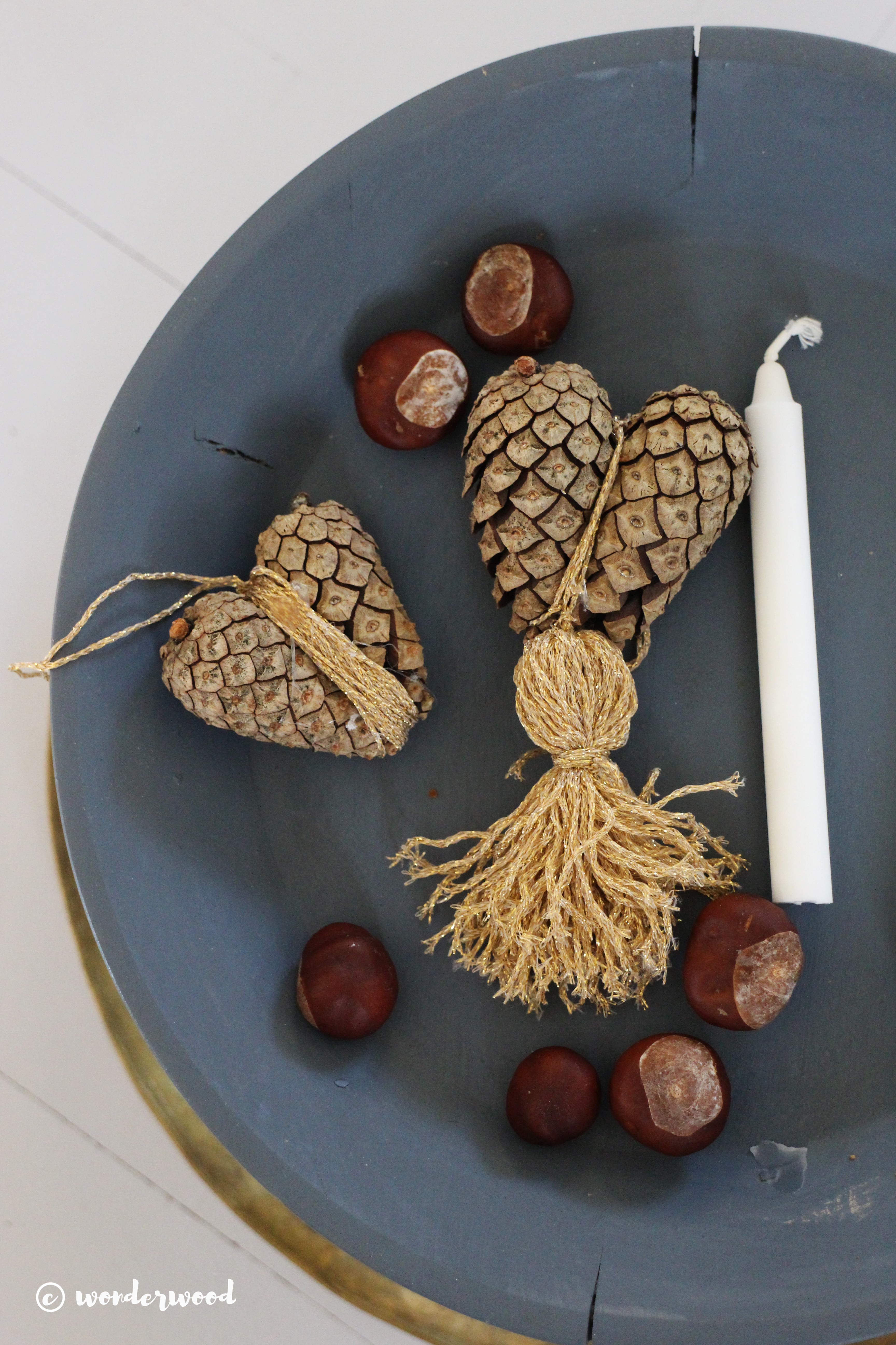 diy konglehjerter // diy pinecone hearts