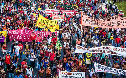 27M - Indios e movimenti sociali a Brasilia