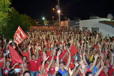 Resultado de imagem para fotos do comicio de naldinho 2016 no pavilhao do povo