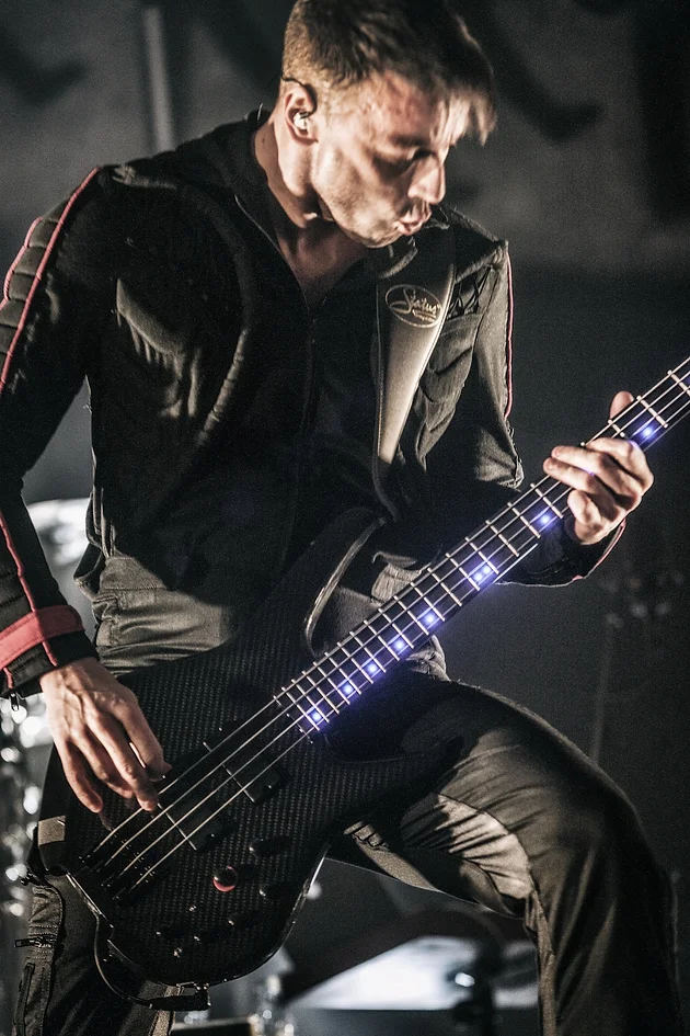 Glowy Wolstenbass