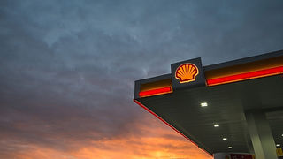 shell-station-in-dark.jpeg