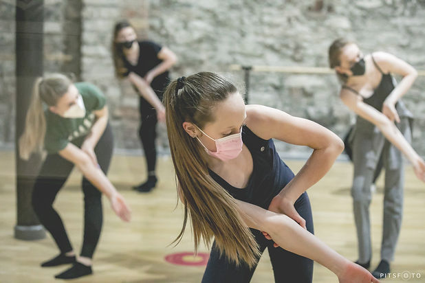 01_211_LezioniTBallet_Marzo2022_edited.jpg