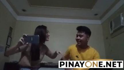 Selfie muna bago magkantotan