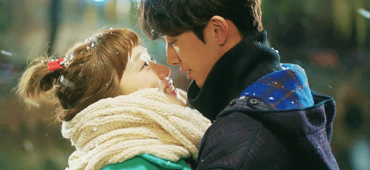 Resultado de imagem para Weightlifting Fairy Kim Bok Joo gif