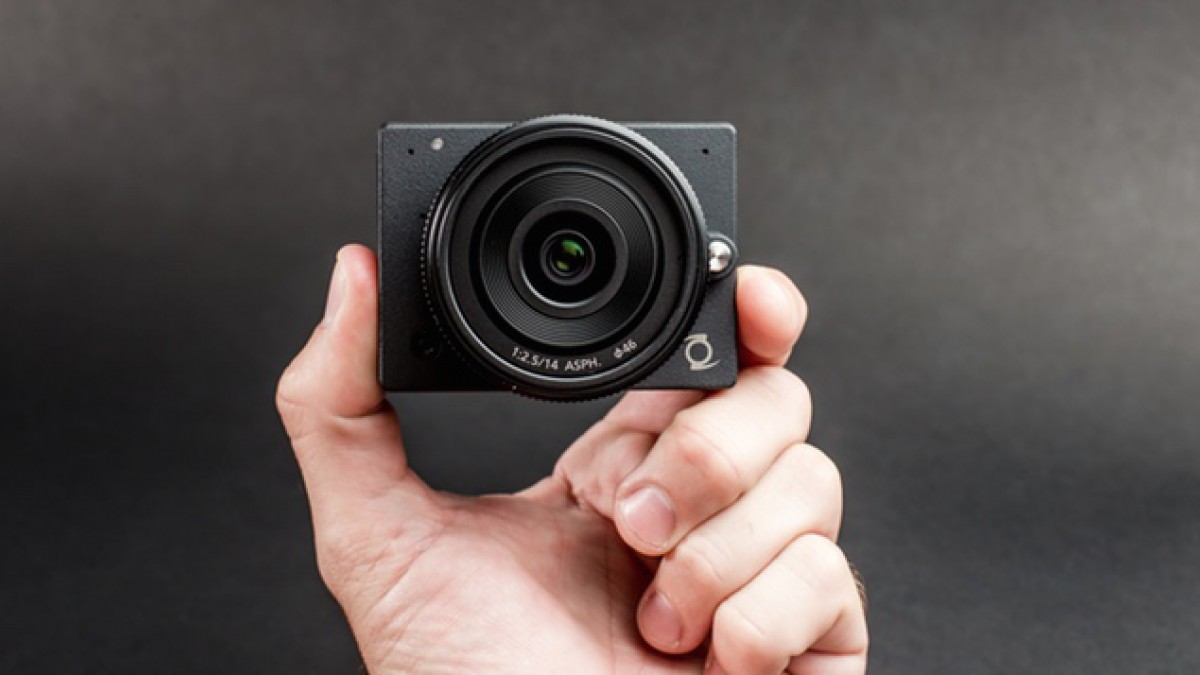 Z E1 World's smallest micro 4/3 camera camera SLY