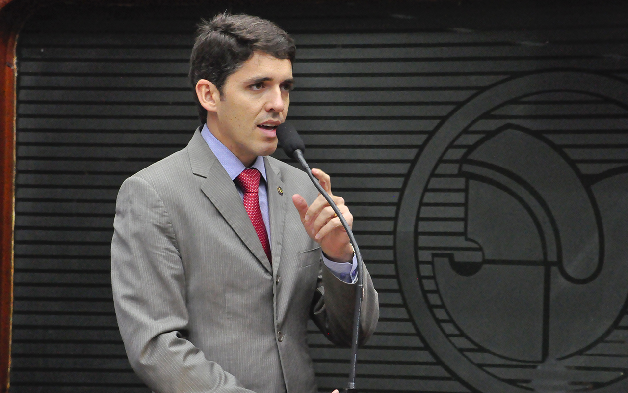 Resultado de imagem para deputado Tovar