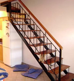 ESCALERA METAL CON HERREIA