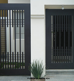 PUERTA DE HERRERIA MINIMALISTA