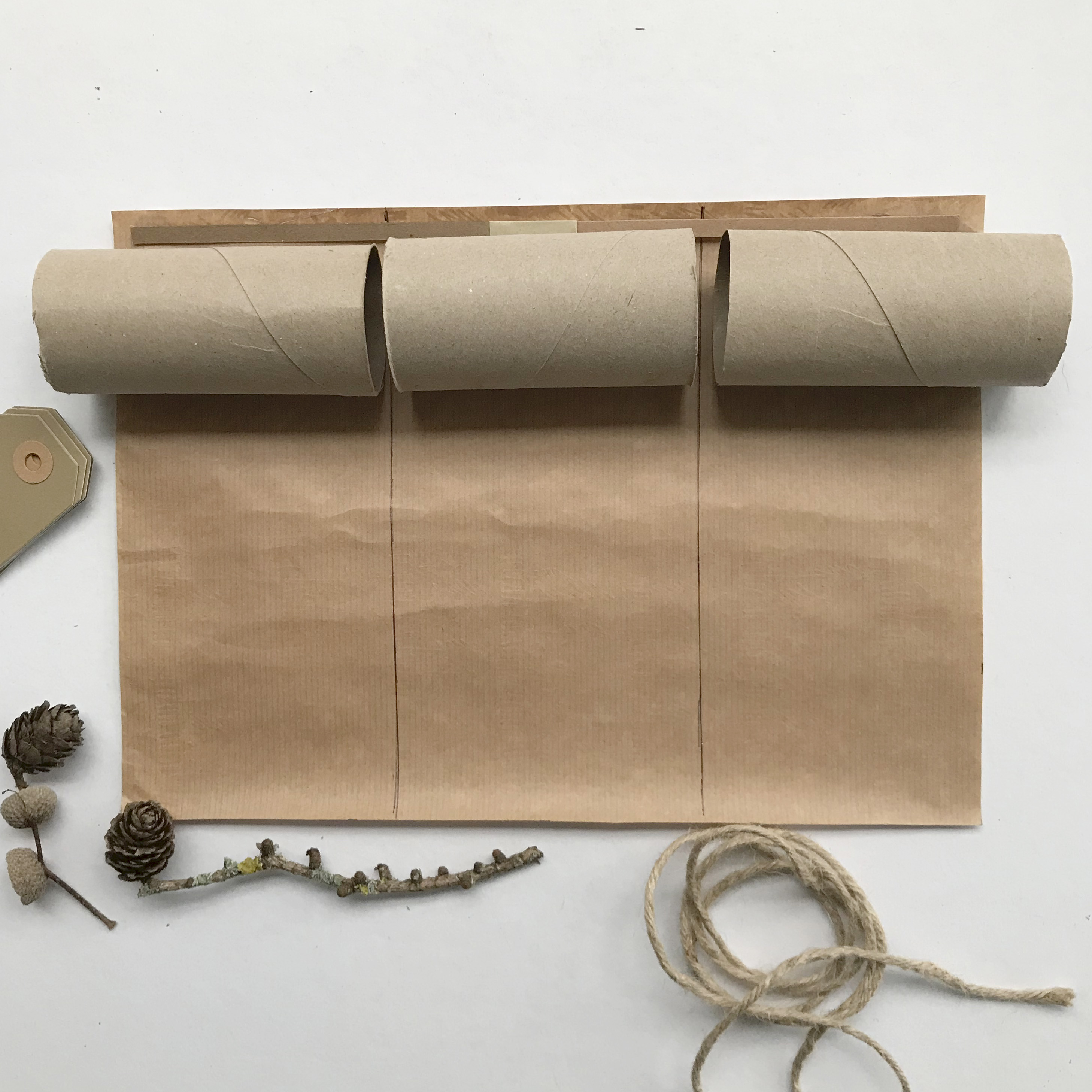 Easy DIY Christmas Crackers