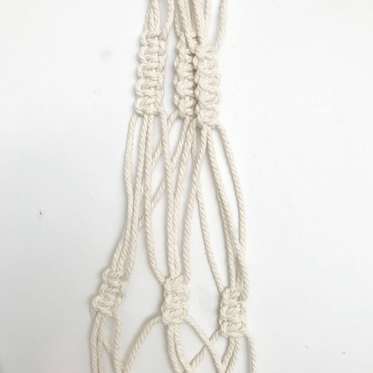 Macrame for Halloween: Pumping holder