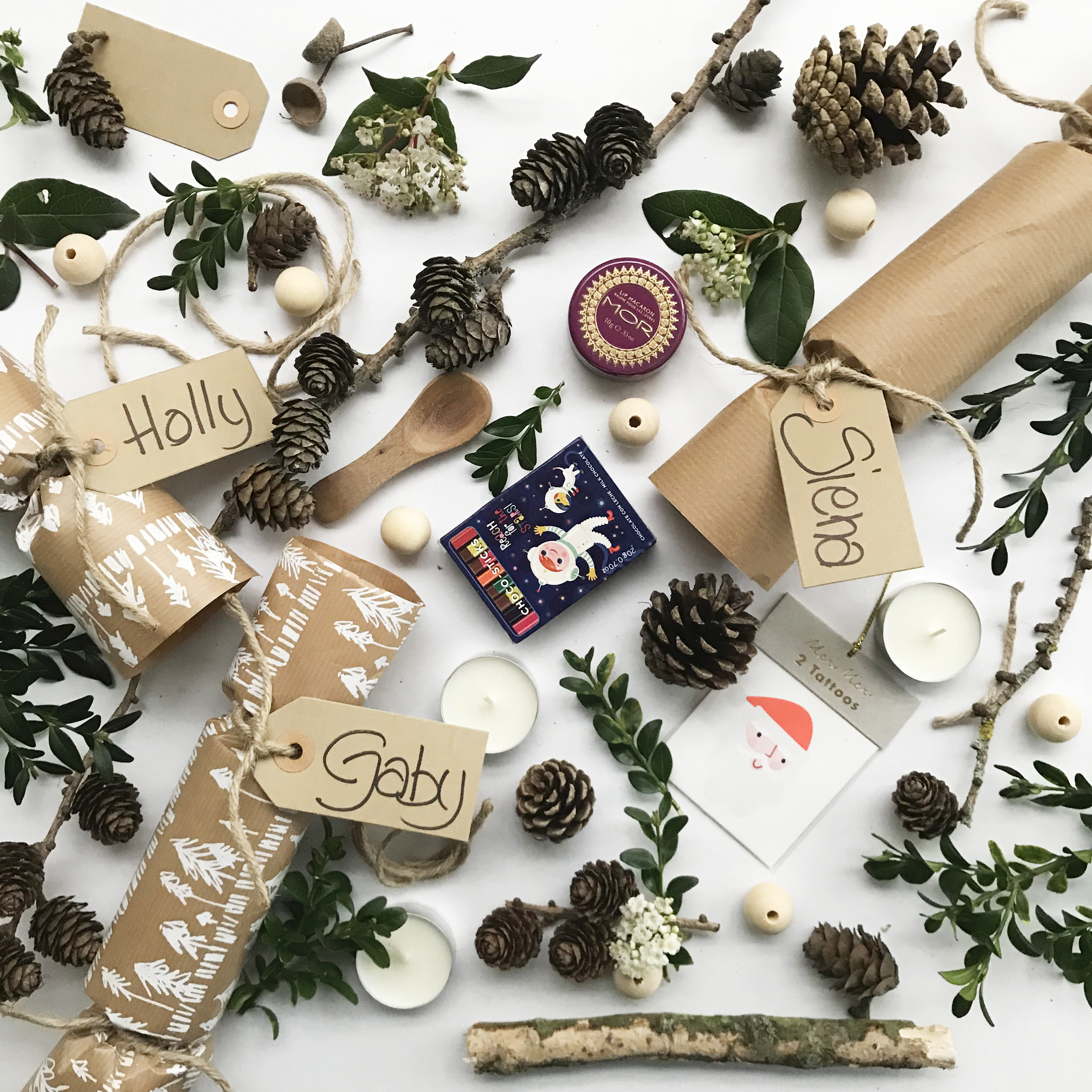 Easy DIY Christmas Crackers