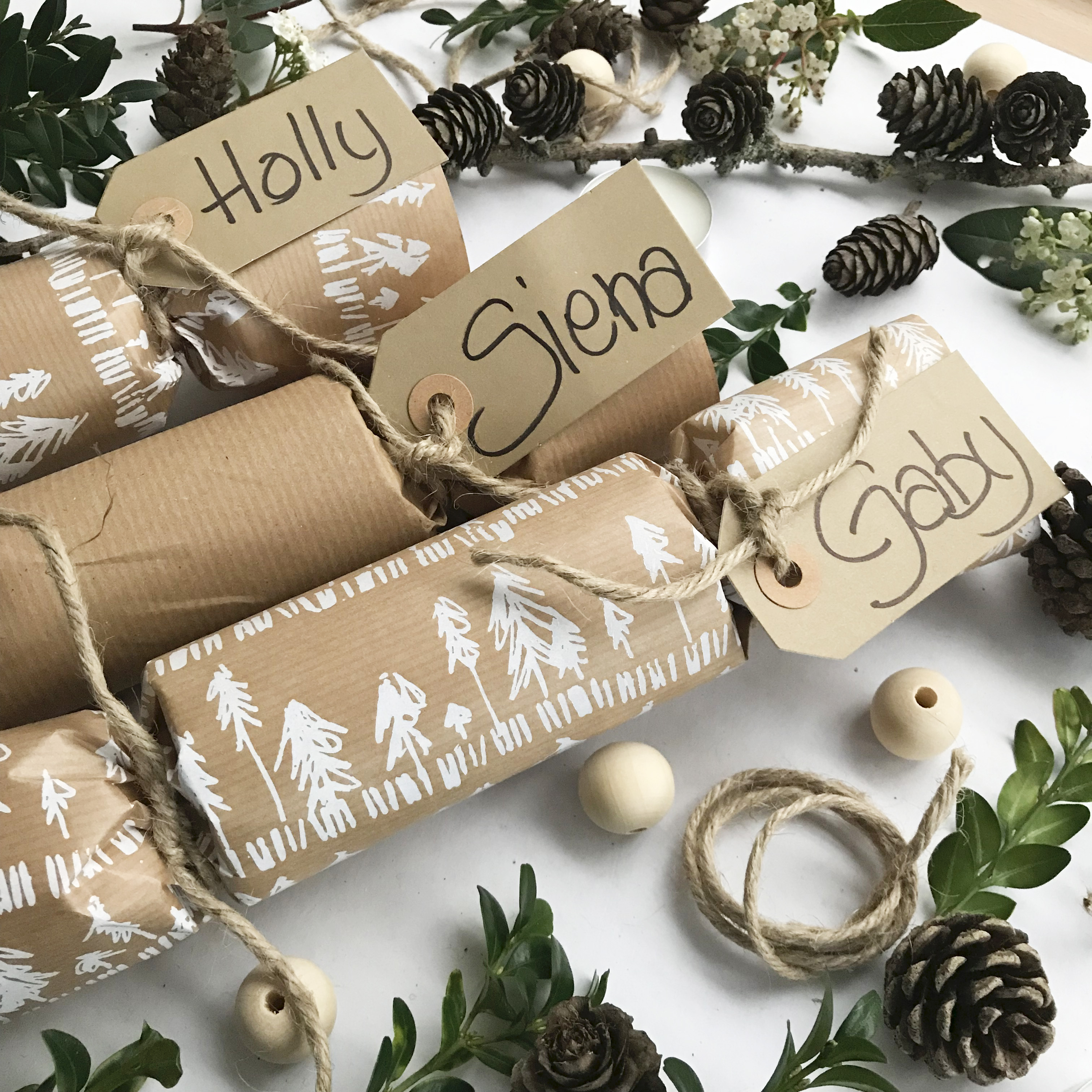 Easy DIY Christmas Crackers
