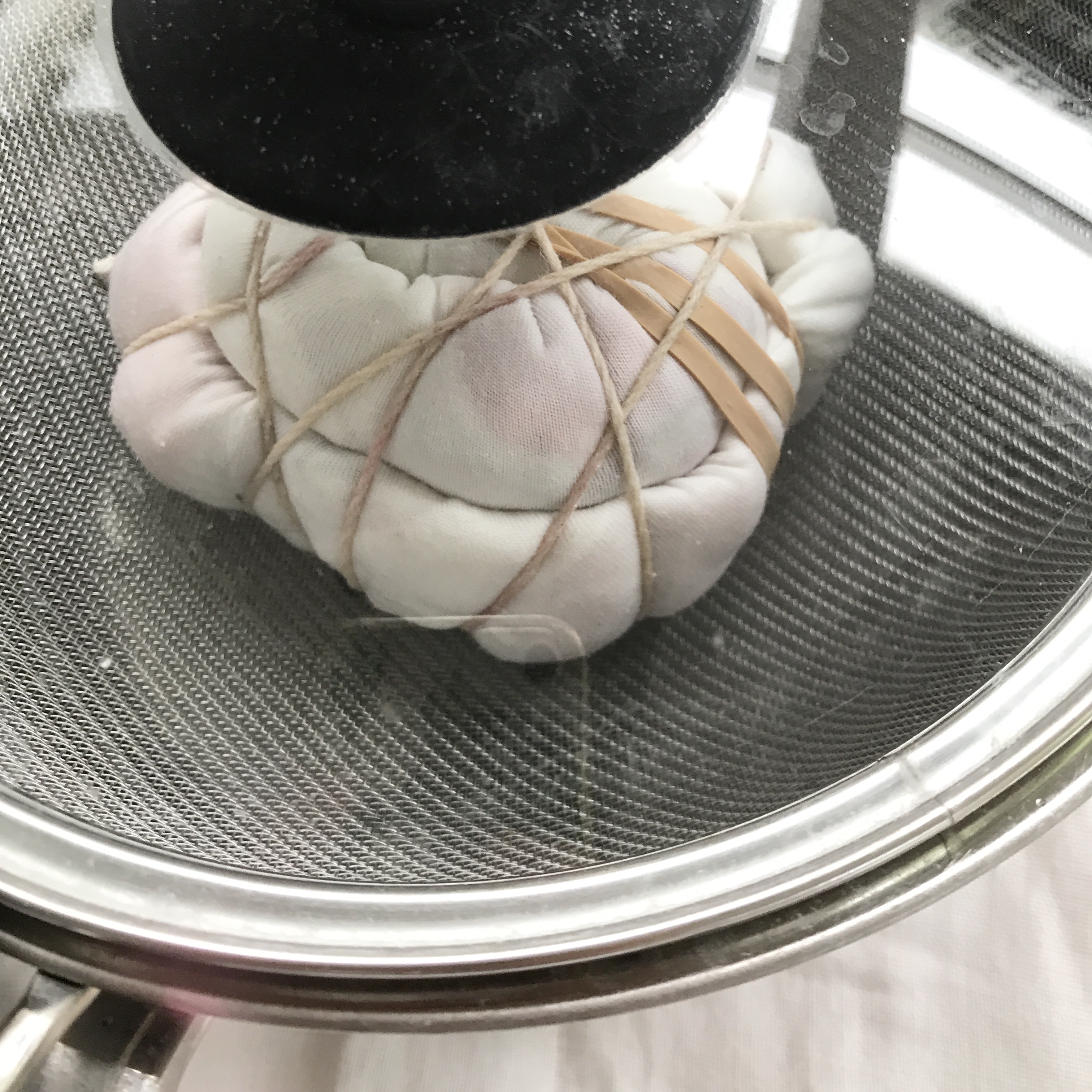 Bundle dyeing with flowers