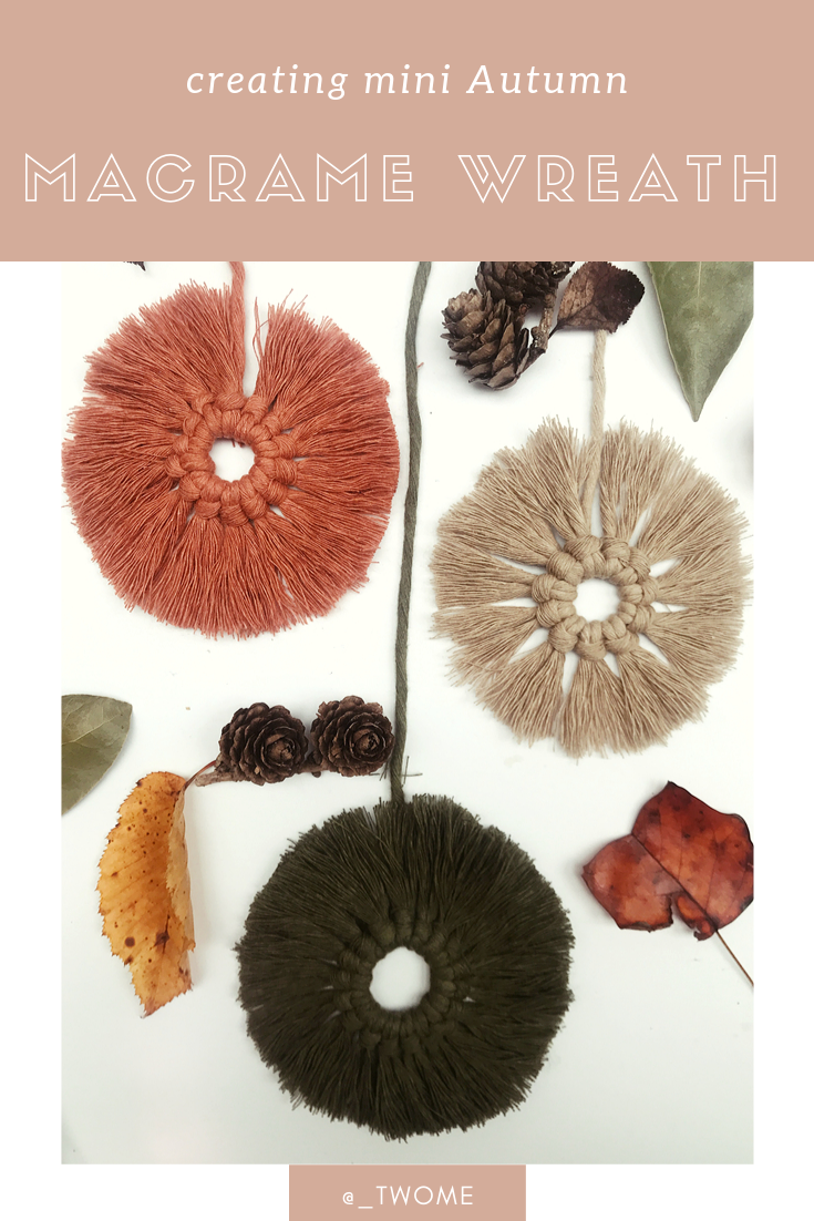 Iluminação cênica e biblioteca para clube do livro definem apê de 237 m²