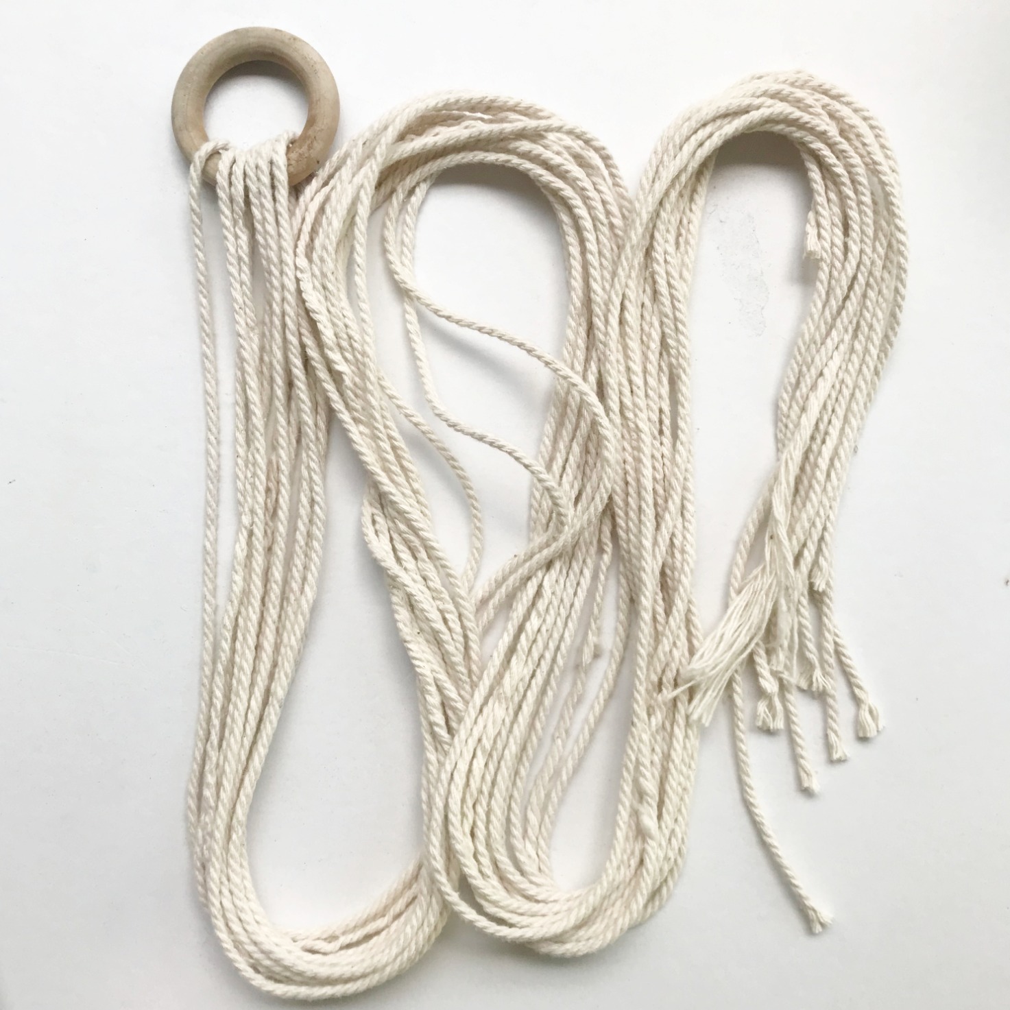 Macrame for Halloween: Pumping holder