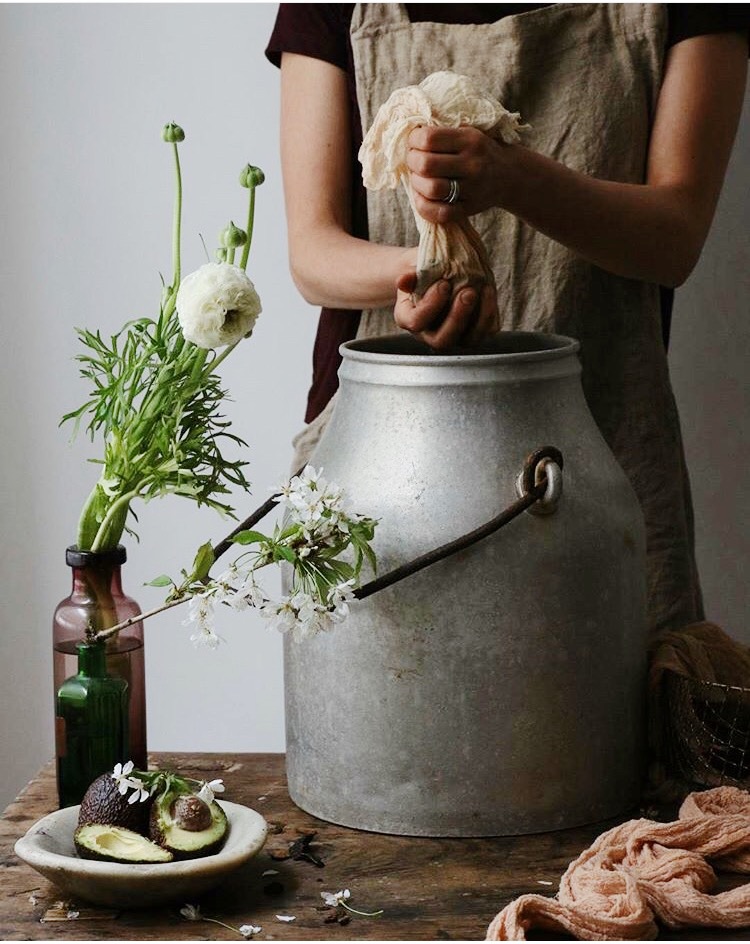 <div>Natural dyeing, styling & food photography workshop</div>