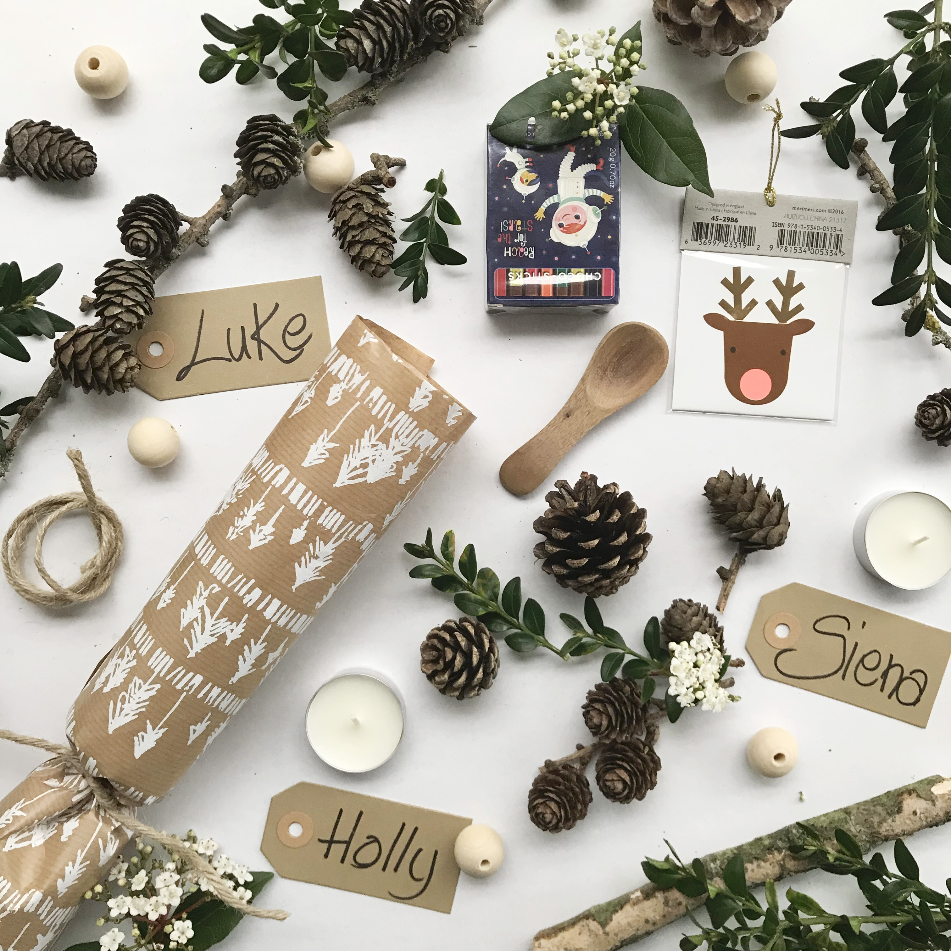 Easy DIY Christmas Crackers