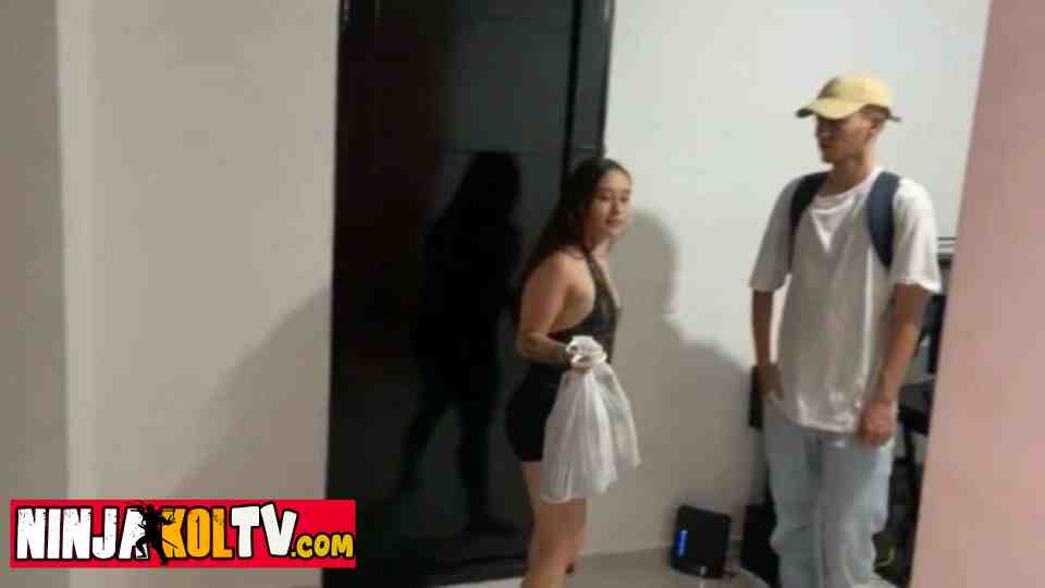 Girl delivery rider malaking tips ang natanggap